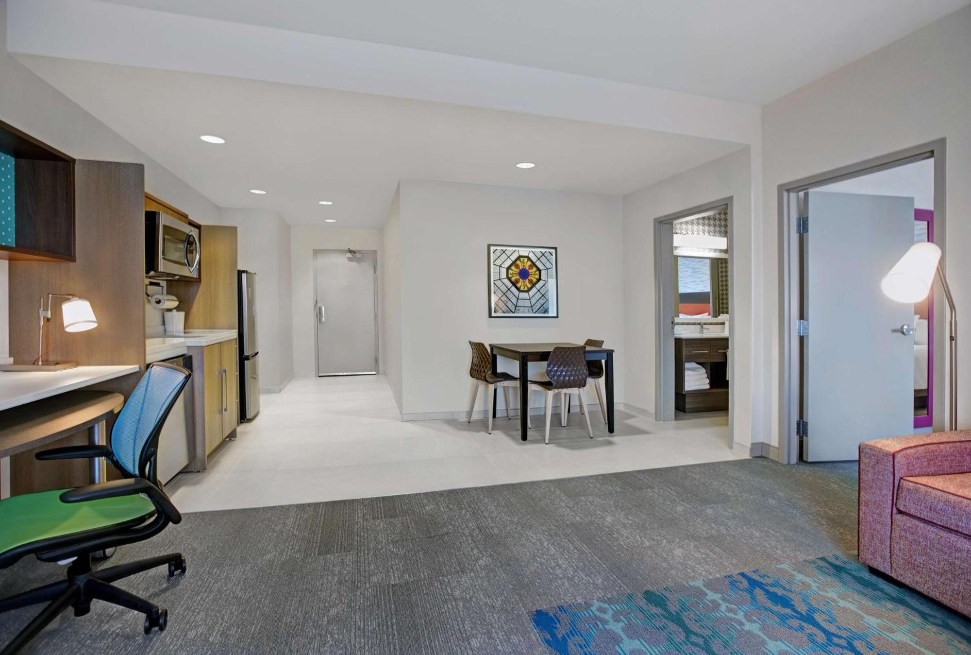 One-Bedroom King Suite - Non-Smoking