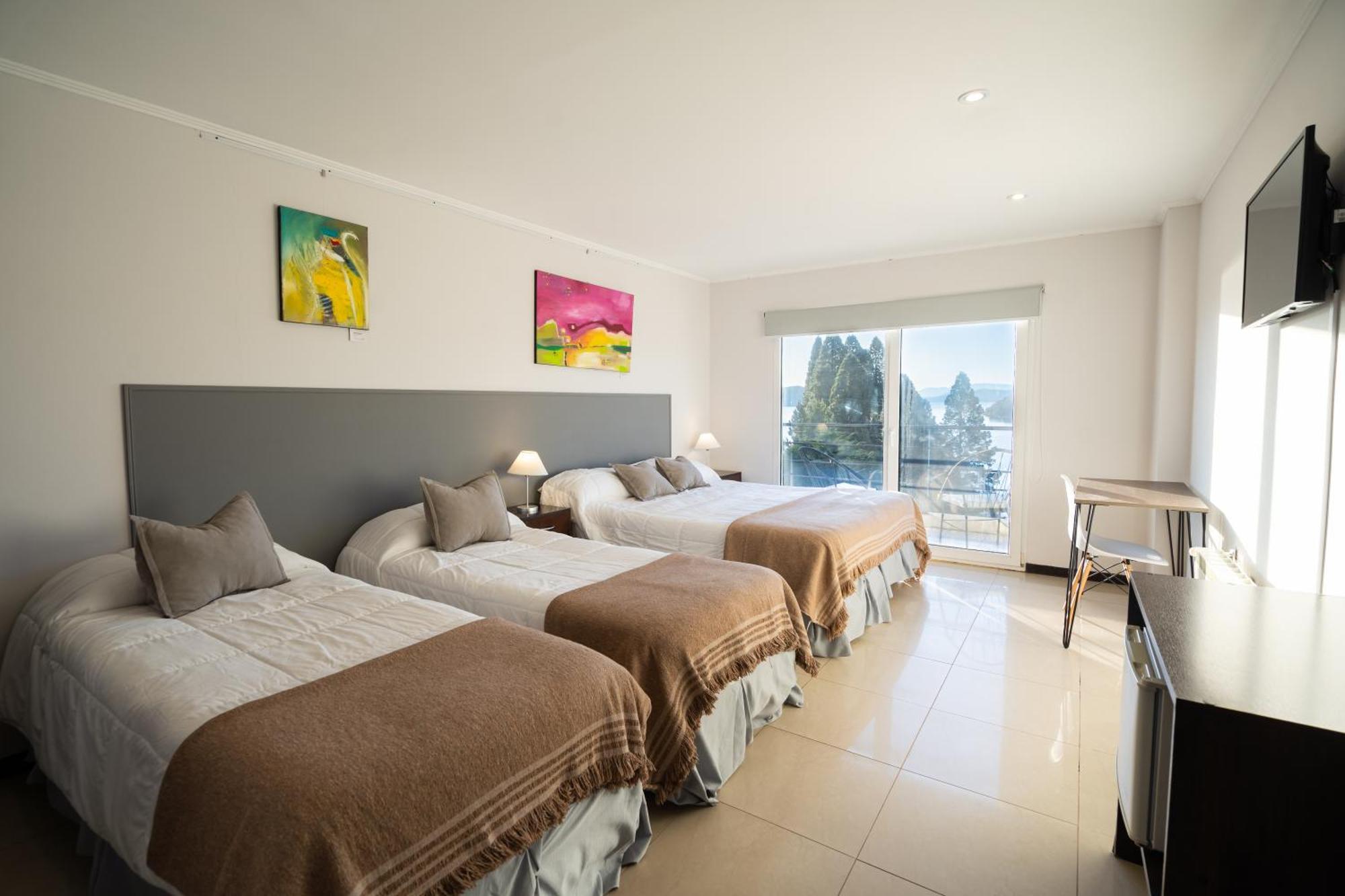 Quadruple Room Lake View,1429916482:JPEG