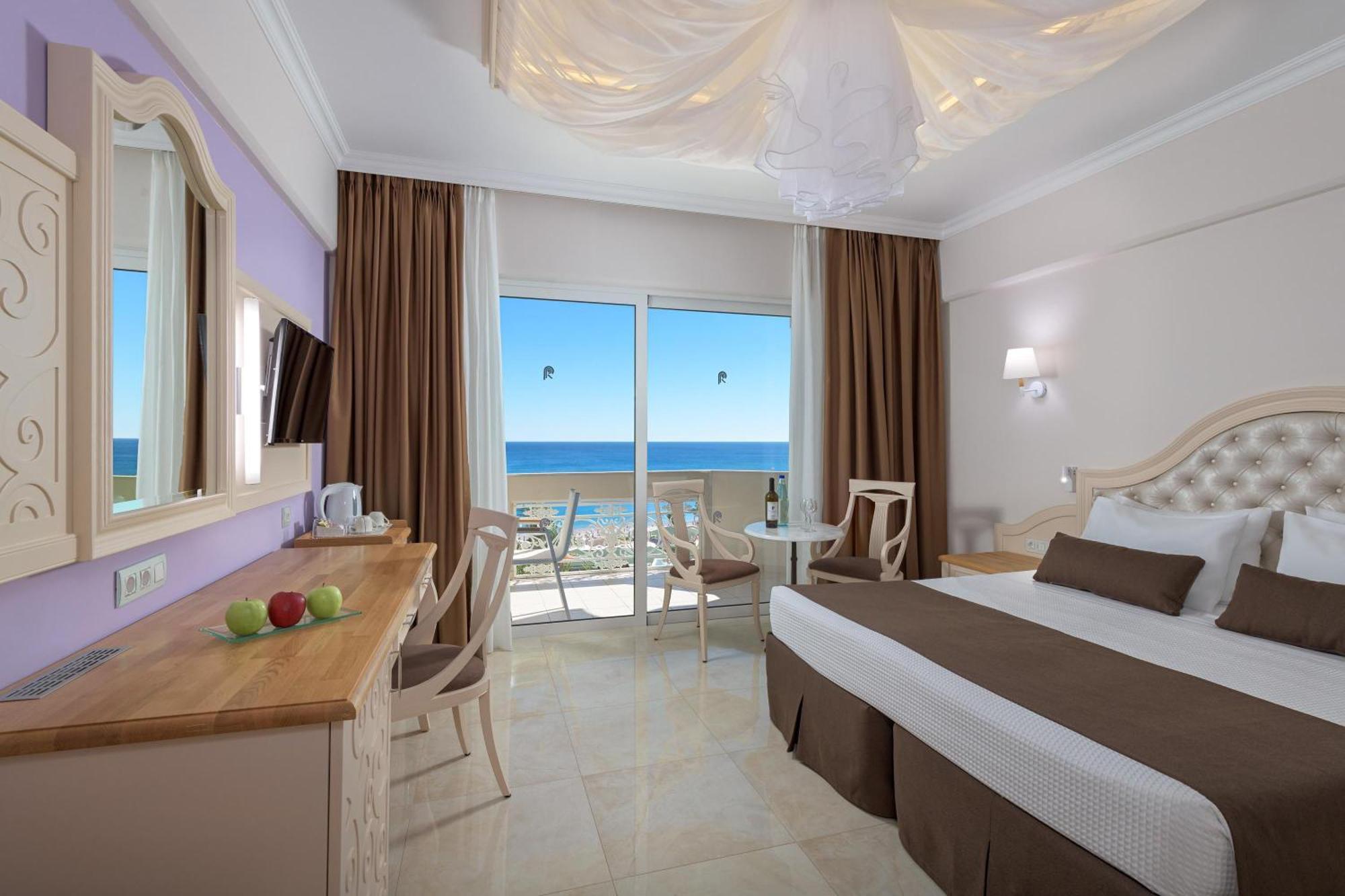 Deluxe Room with Sea View
