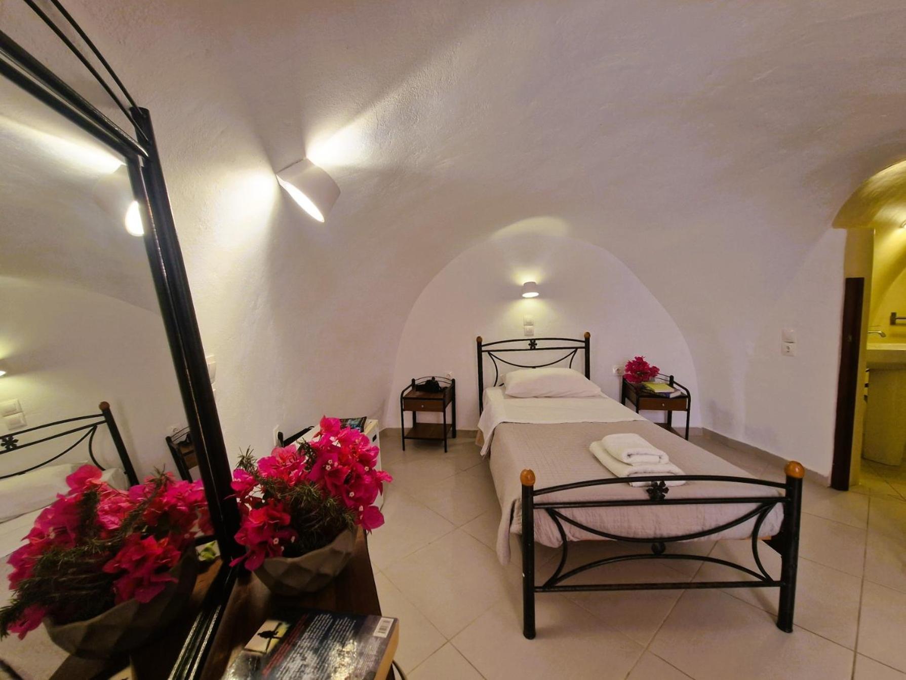 Cave Single Room - Semi Basement