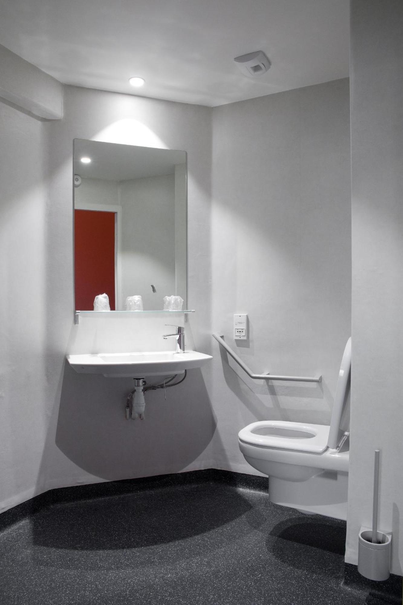 Quarto Familiar com Casa de Banho Privativa