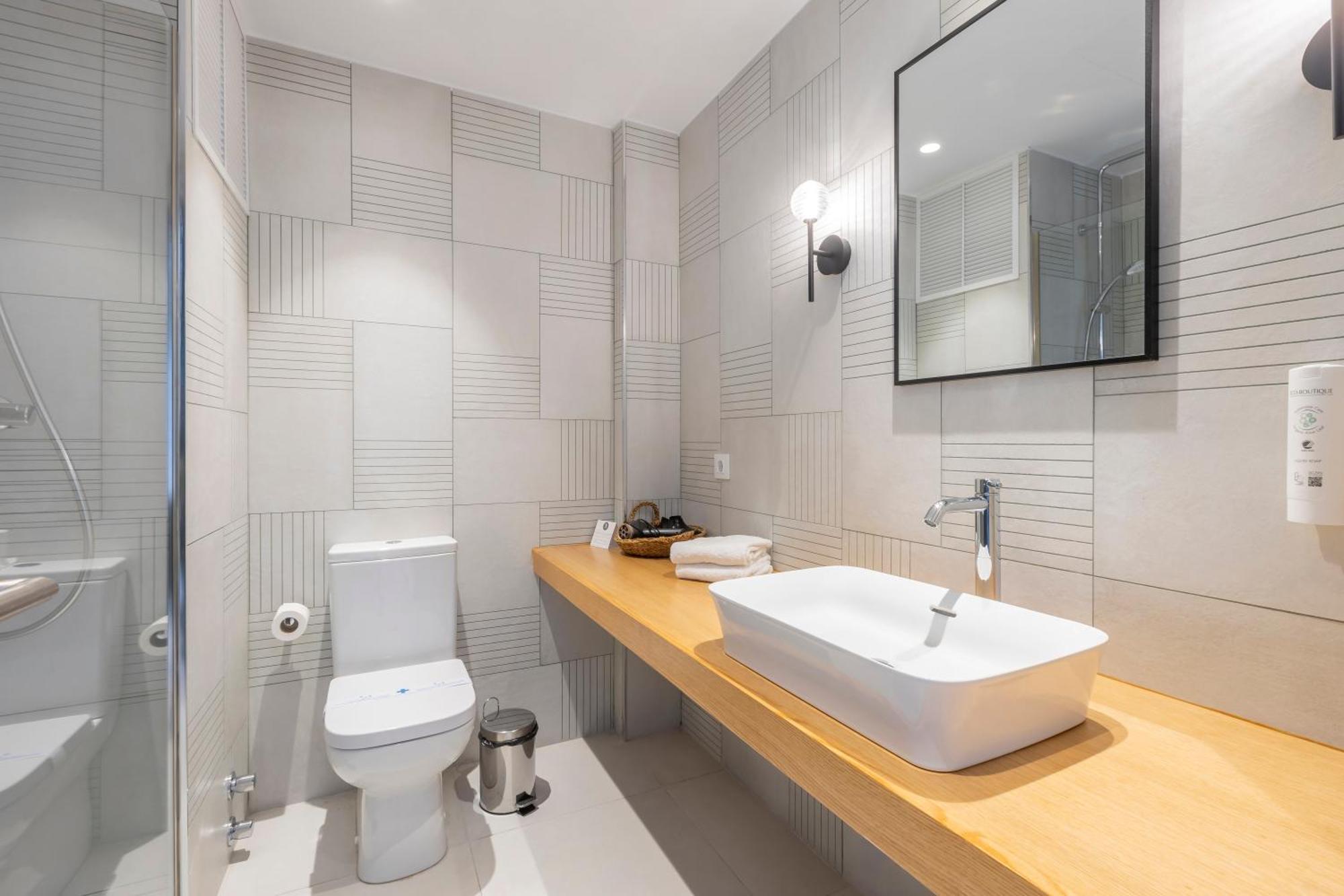 Triple Room (2 Adults + 1 Child),1584421534:JPEG