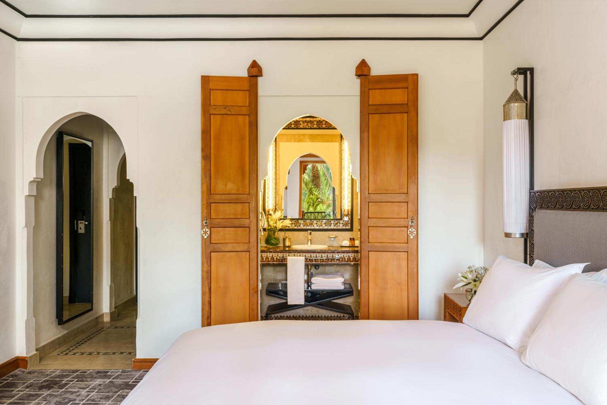Habitación Doble con 2 camas o Superior con cama extragrande con vistas a la ciudad y balcón