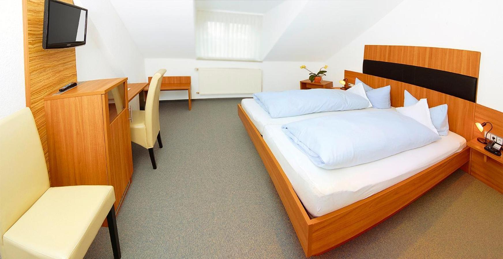 Doppel- oder Zweibettzimmer - im Haupthaus
