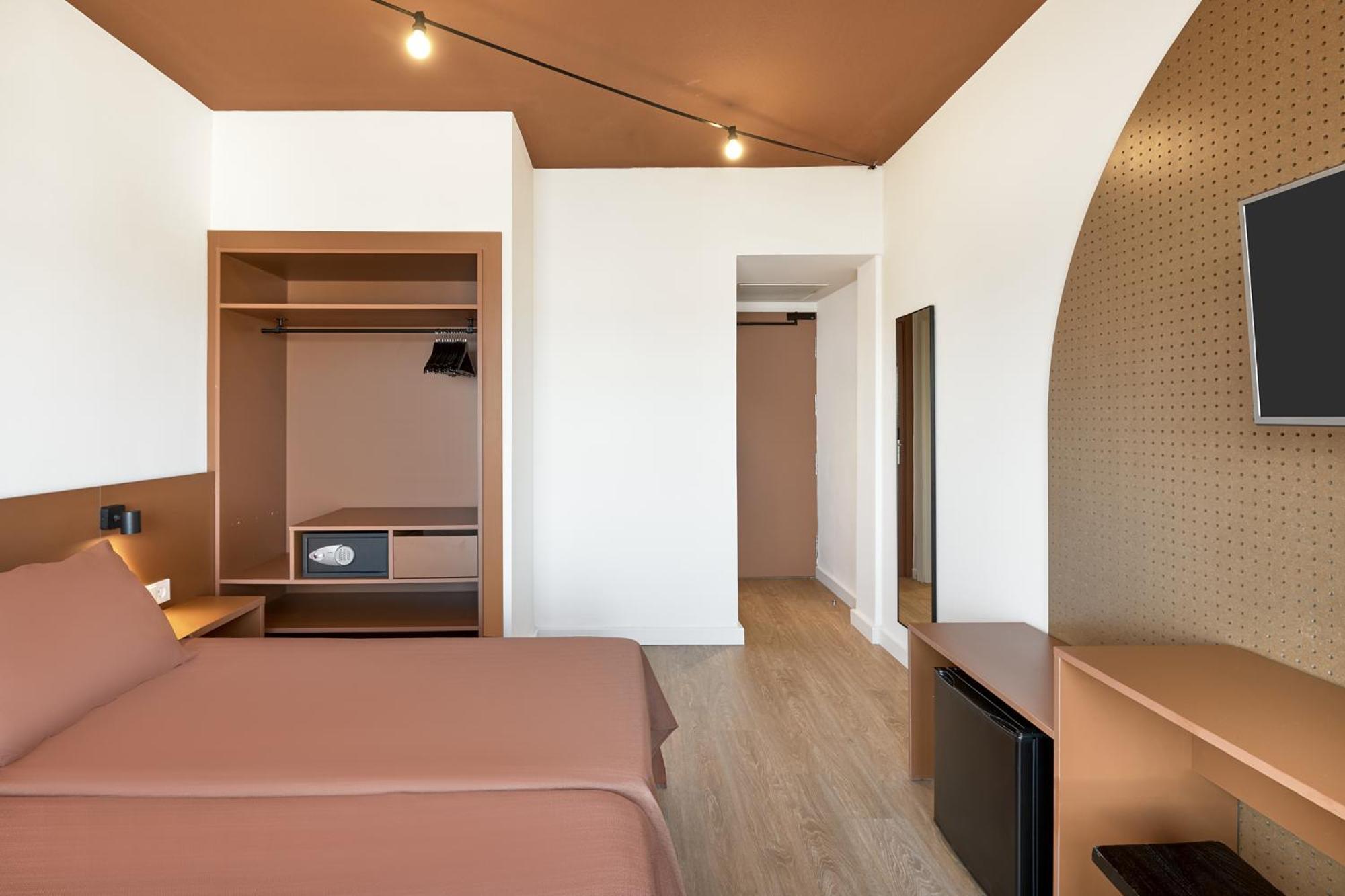 Chambre Double avec Brunch à Volonté - Vue Latérale sur Mer (2 Adultes)