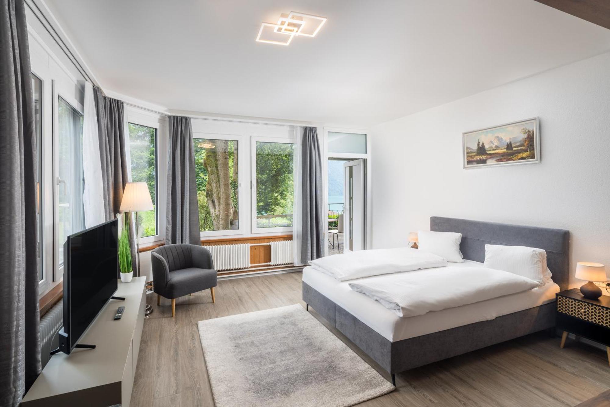 Deluxe Apartment Partial Lake View