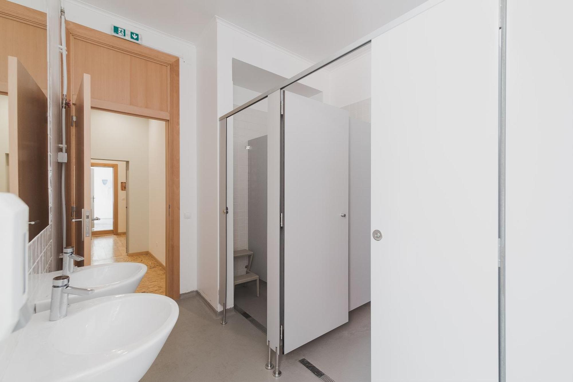 Cama de Solteiro em Dormitório com 10 Camas