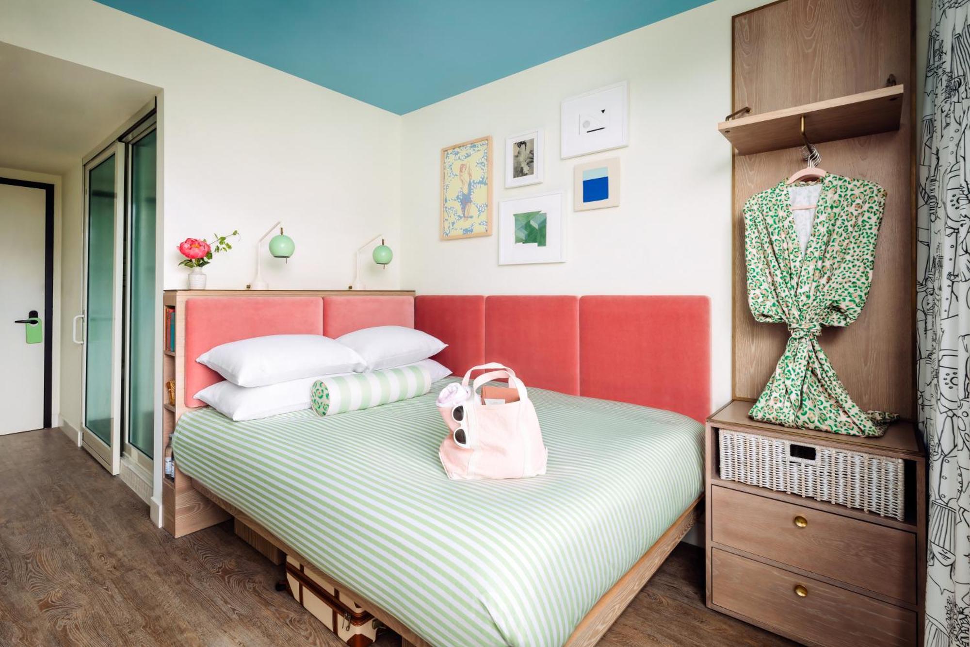 Quarto Standard com Cama Queen-siz e Vista da Cidade