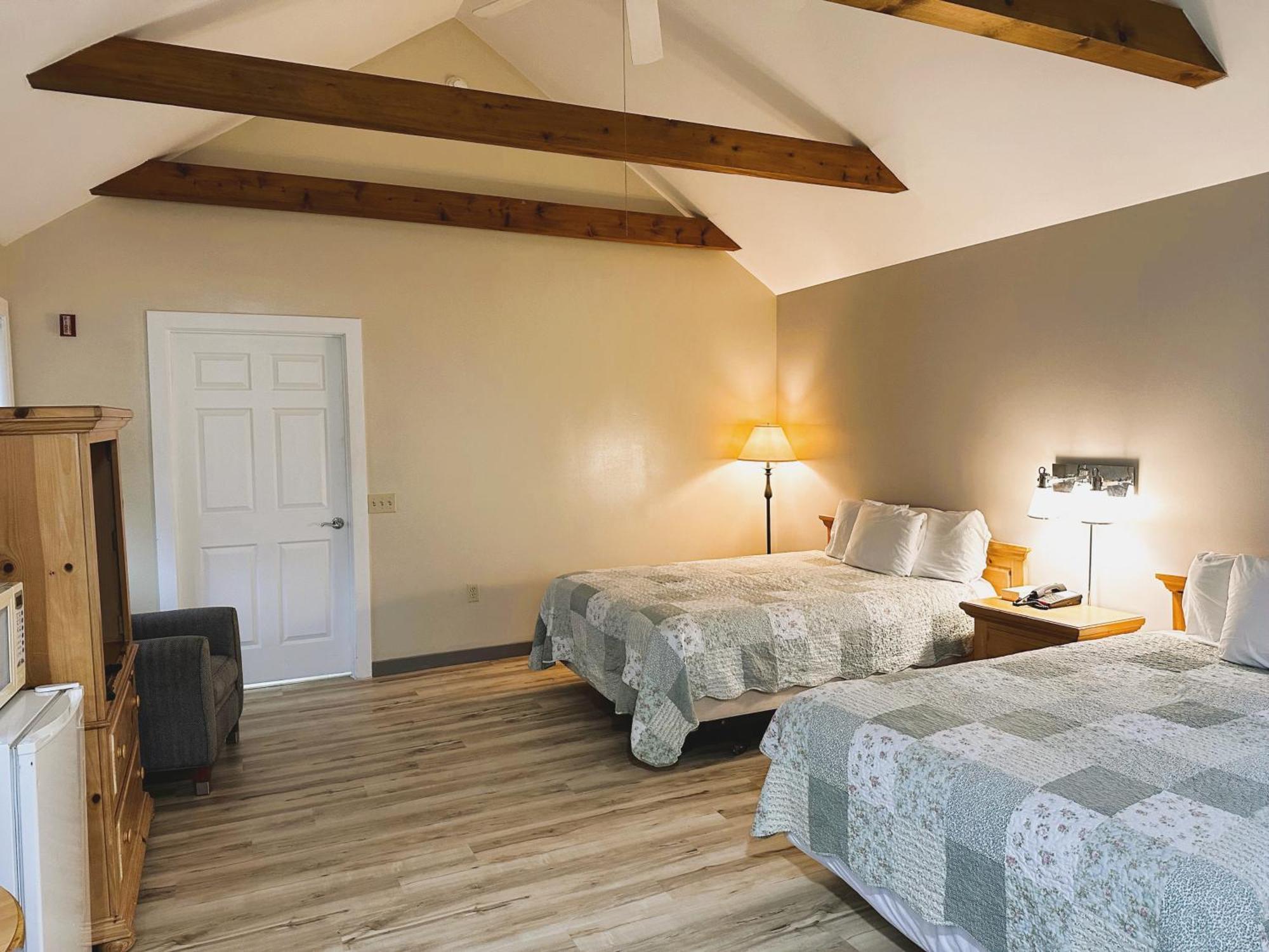 Cottage with Two Queen Beds