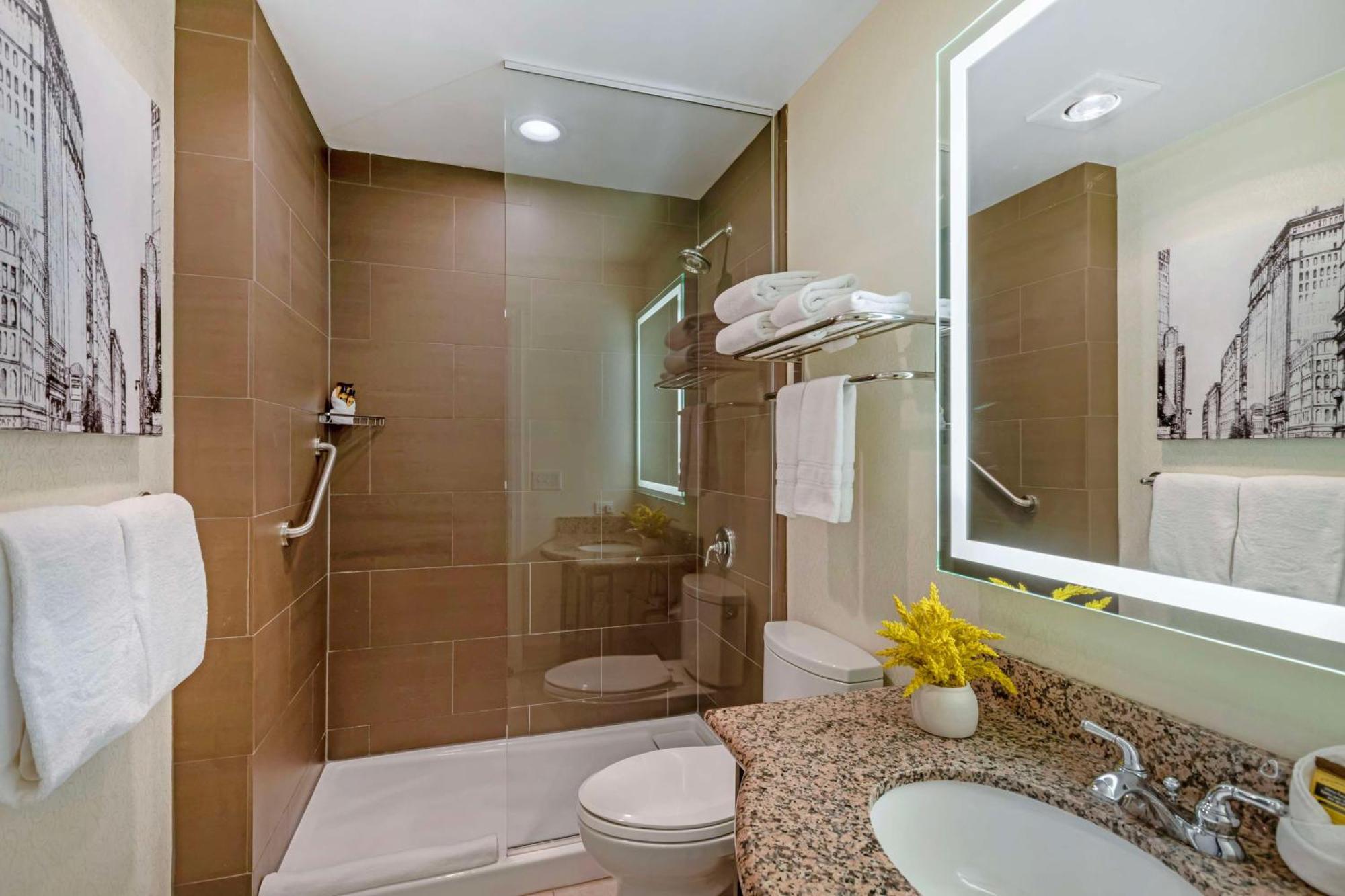 Quarto Duplo com 2 Camas de Casal
