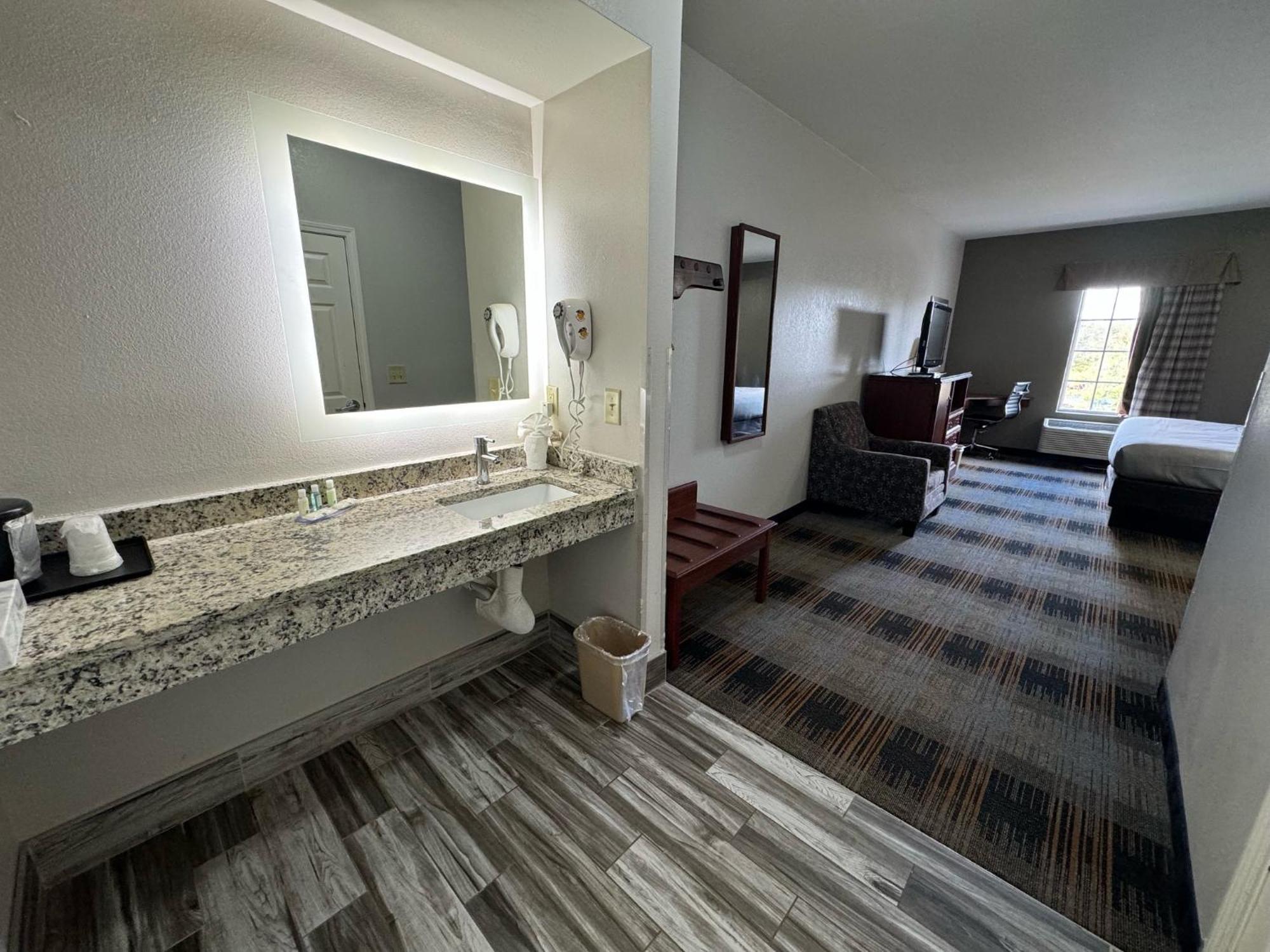 King Room - Accessible/Non-Smoking