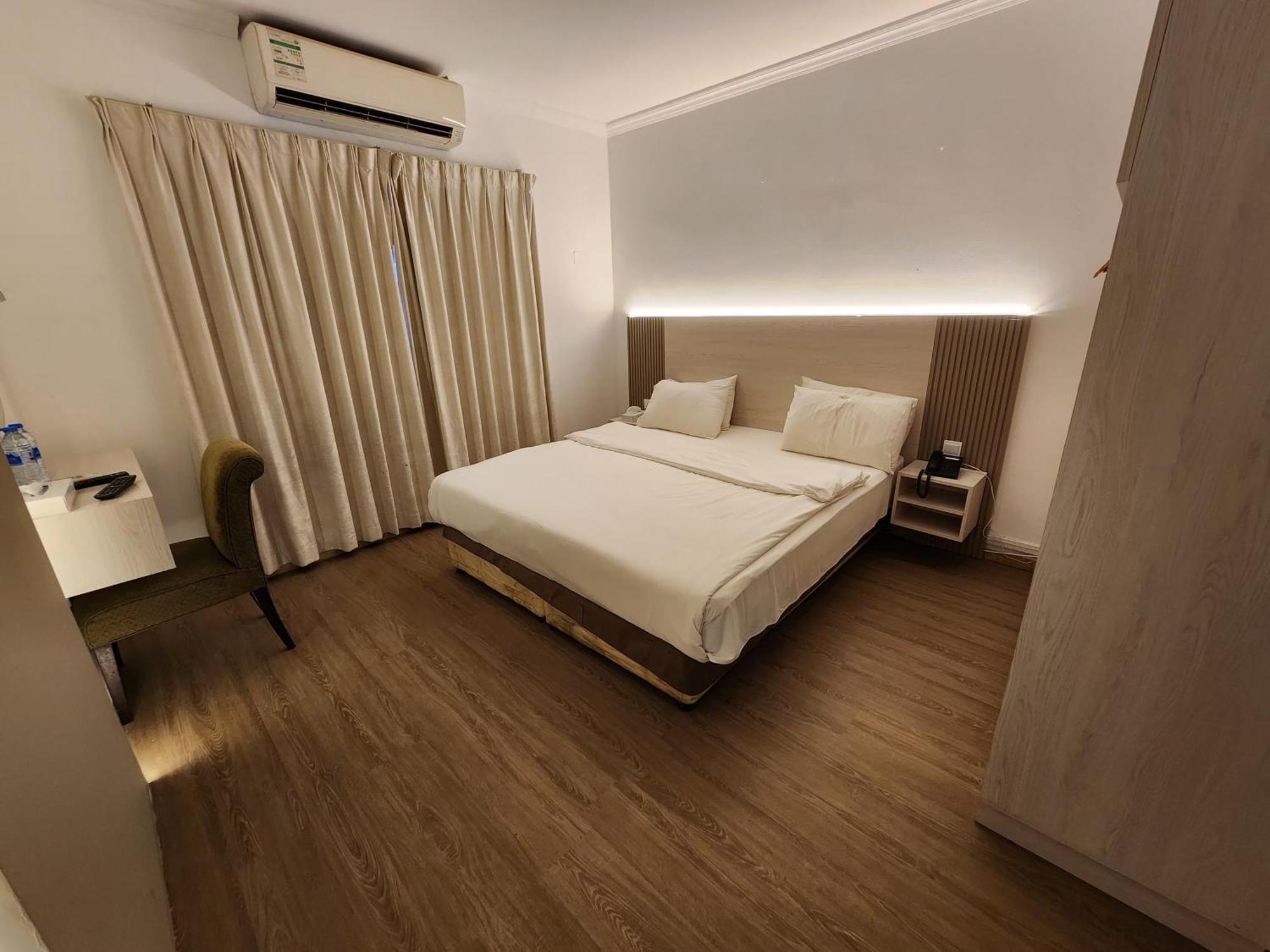 Kamer met Kingsize Bed