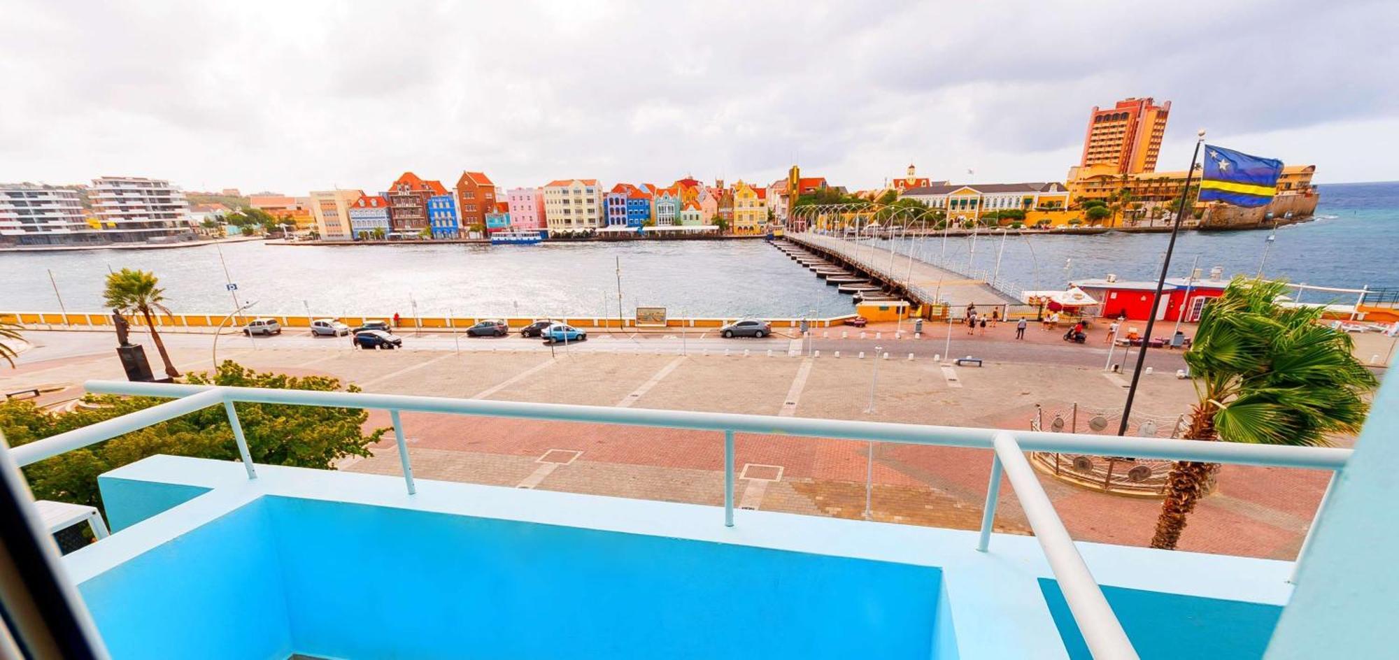 King Room with Balcony and Harbour View - Non-Smoking