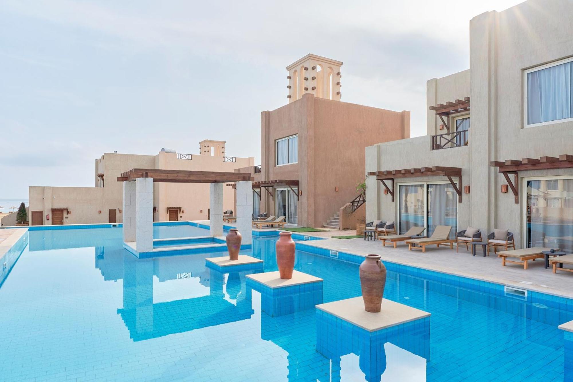 Swim-up room