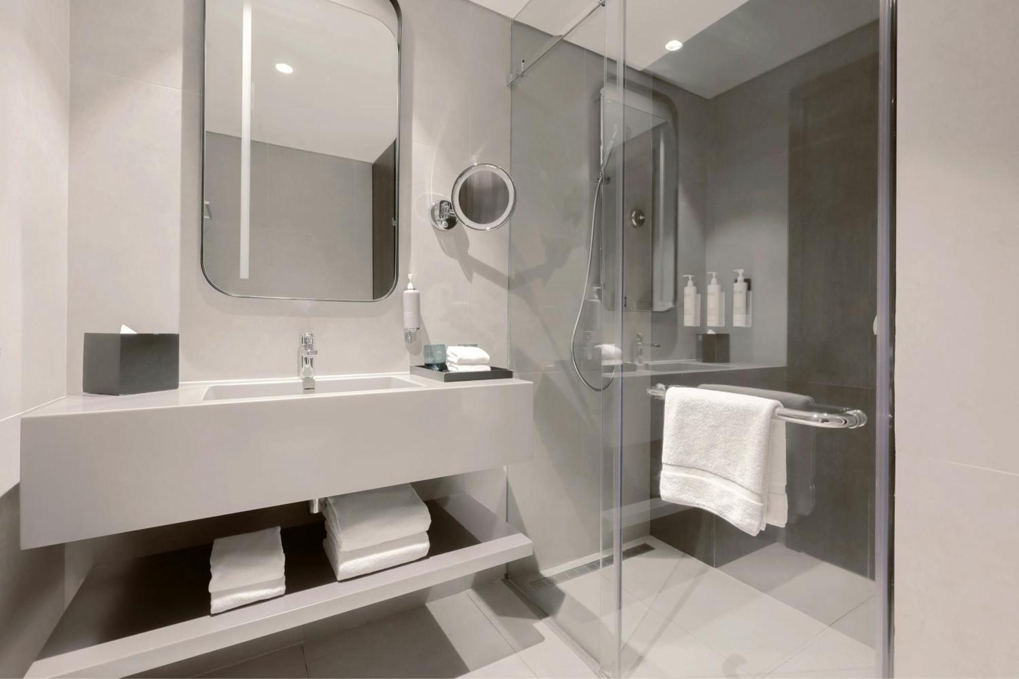 Standard Twin Room with City View - 50% off breakfast & 20% off Ladies Spa - indulge more, pay less