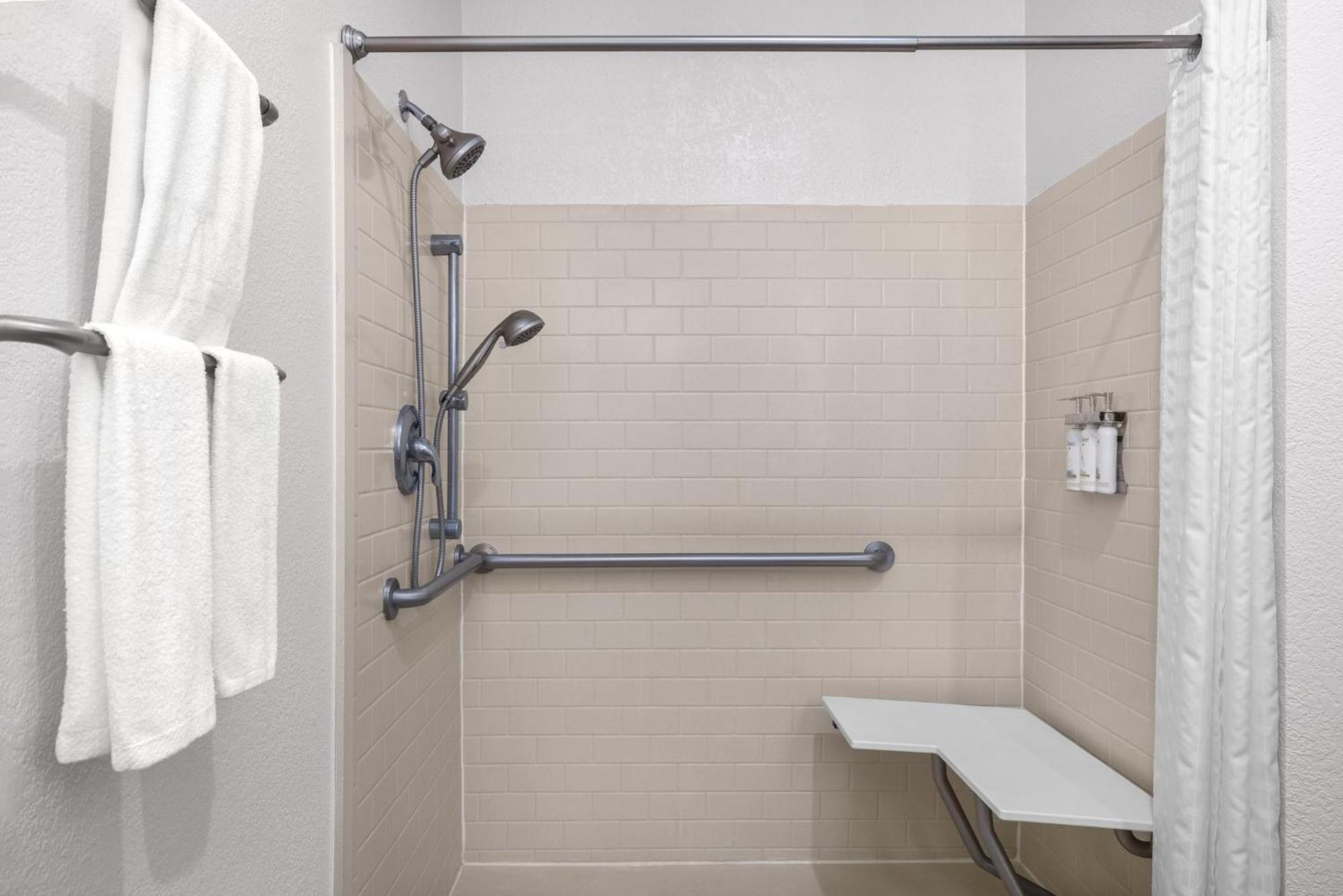 Queen Room with Accessible Roll In Shower - Non-Smoking,1651742357:JPEG