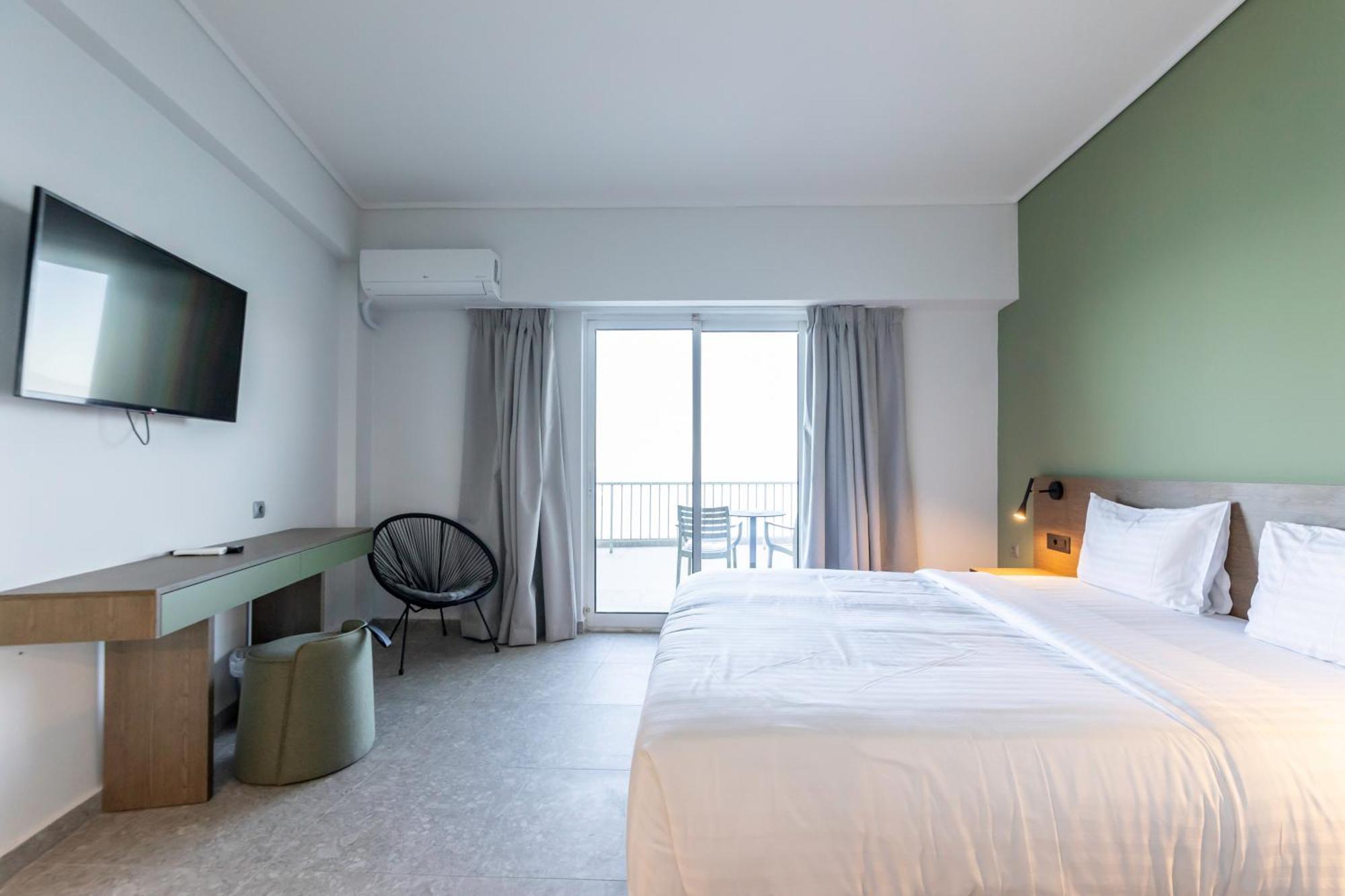 Family Room (2 Adults + 2 Children) with Sea View