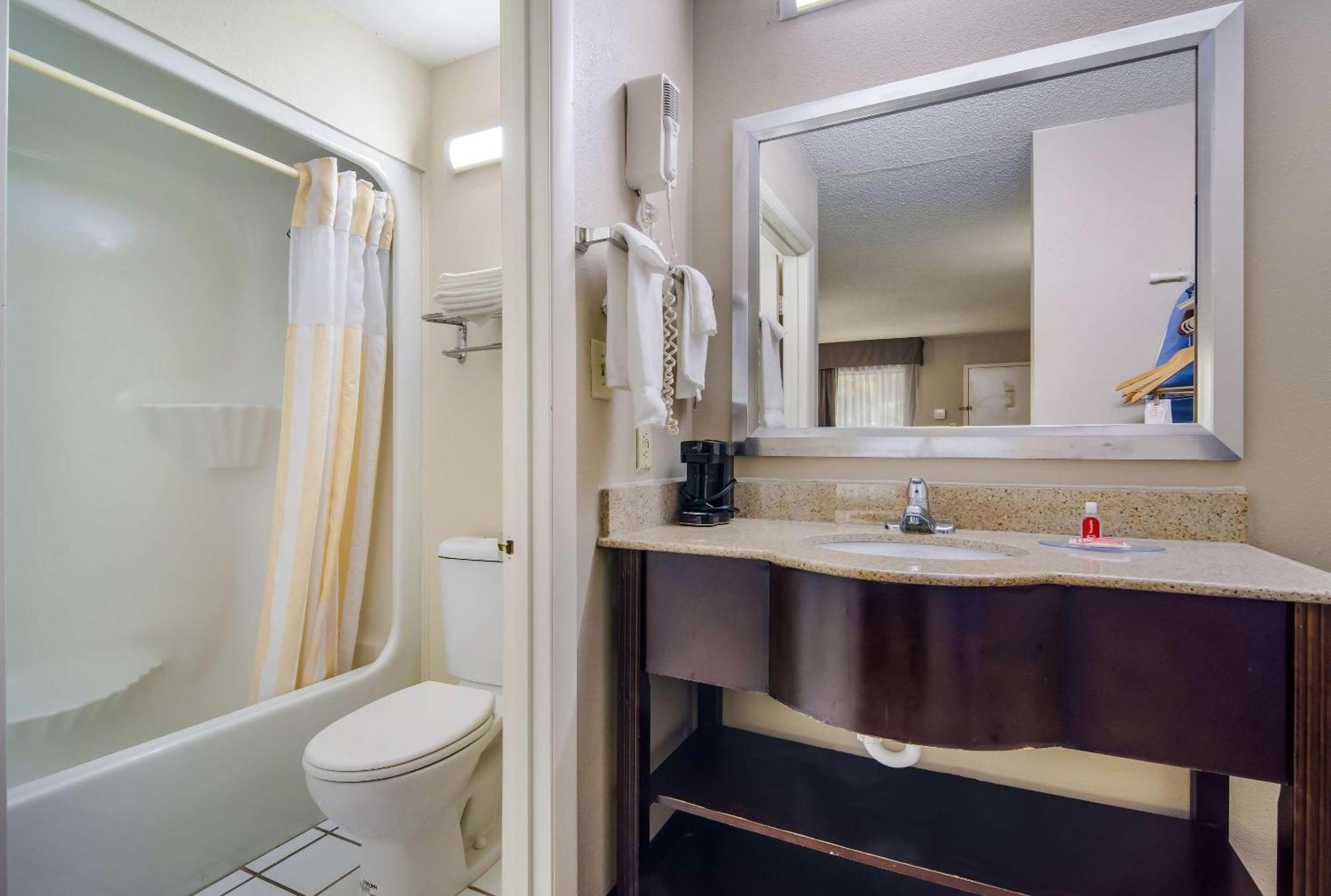 Standard Double Room with Two Queen Beds - Smoking