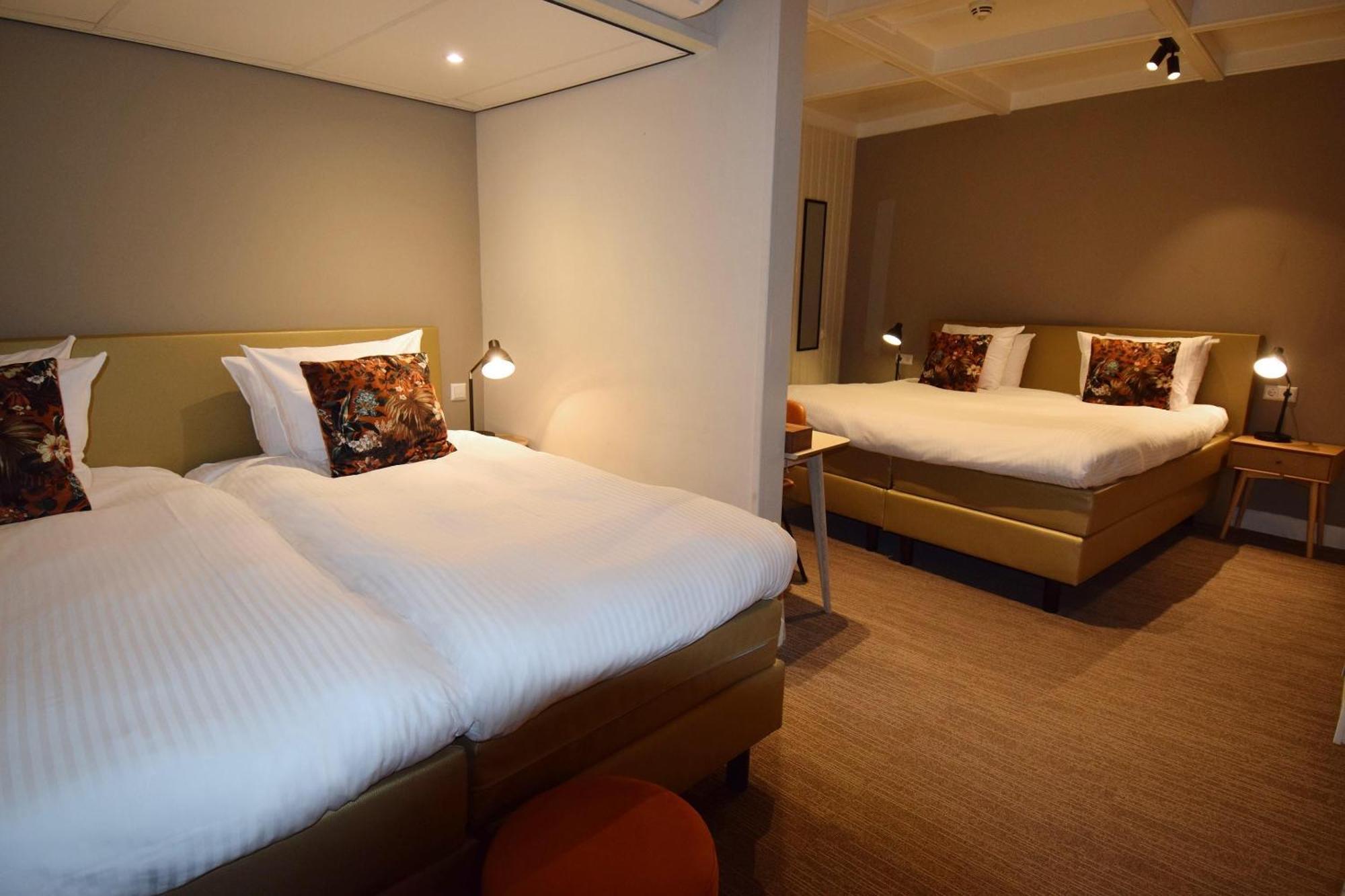 Quadruple Room with Four Single Beds and Shower