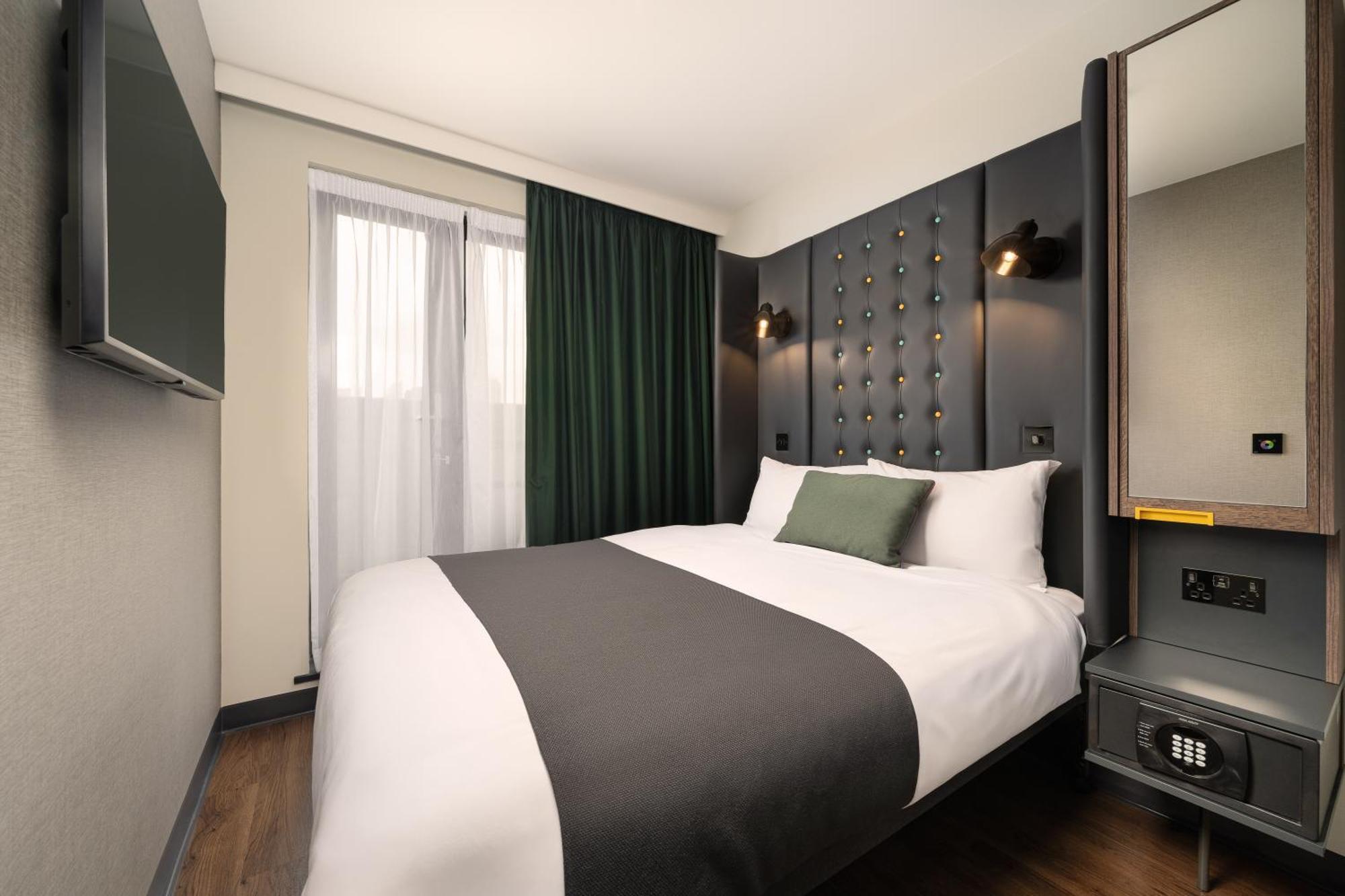 Cosy Double Room with Window,1681764950:JPEG