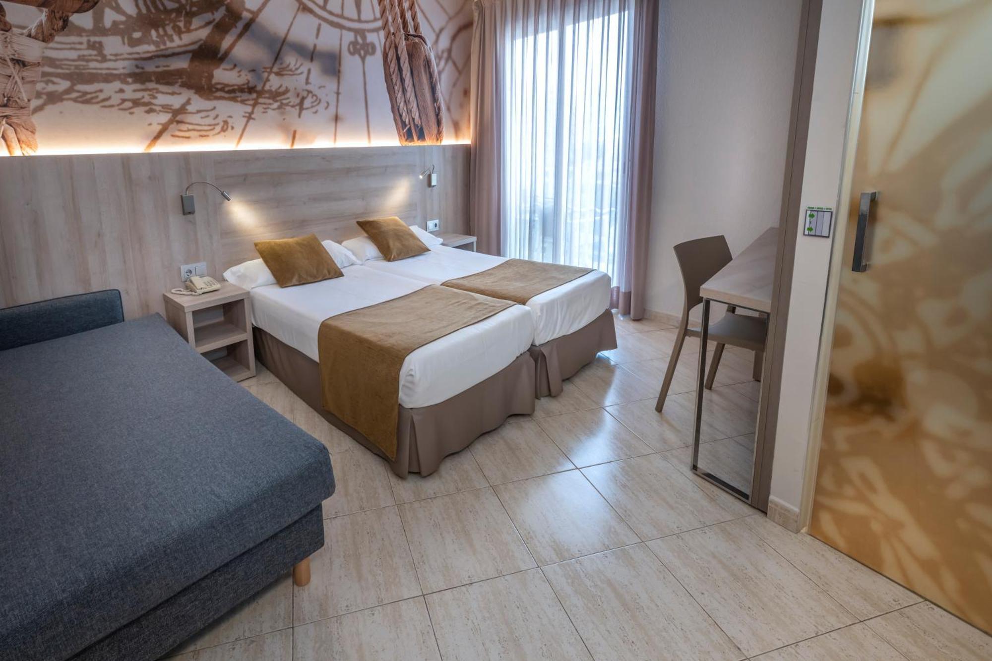 Double Room with Balcony and Sea View,1687450508:JPEG