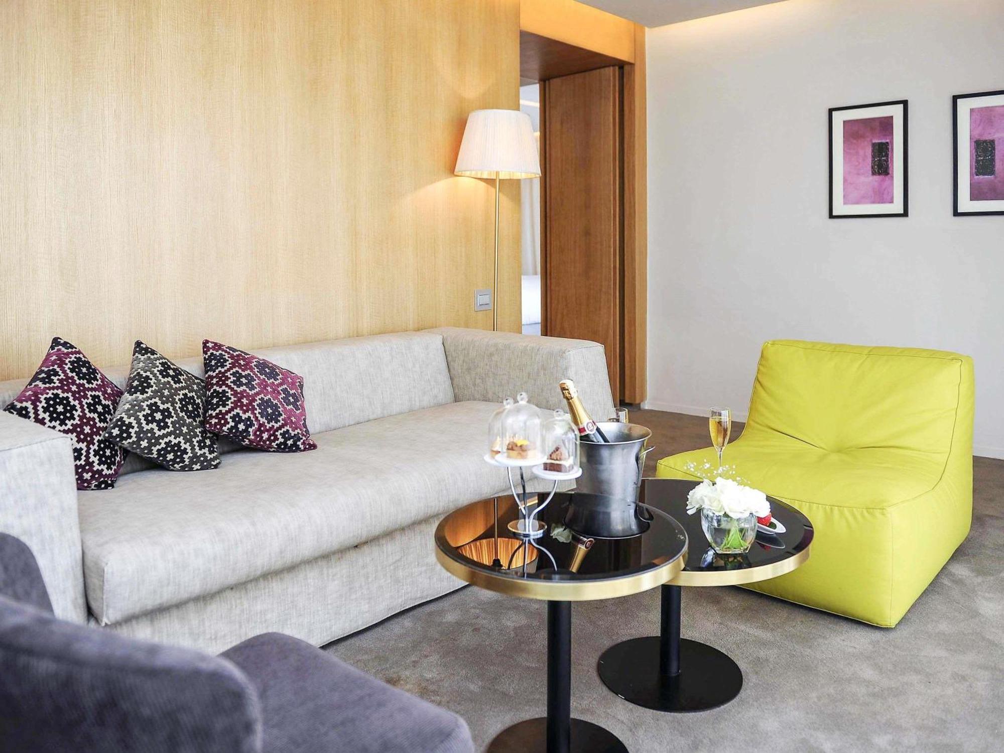 Suite Agdal Prestige con 1 cama extragrande, balcón y vistas a la montaña o a la piscina