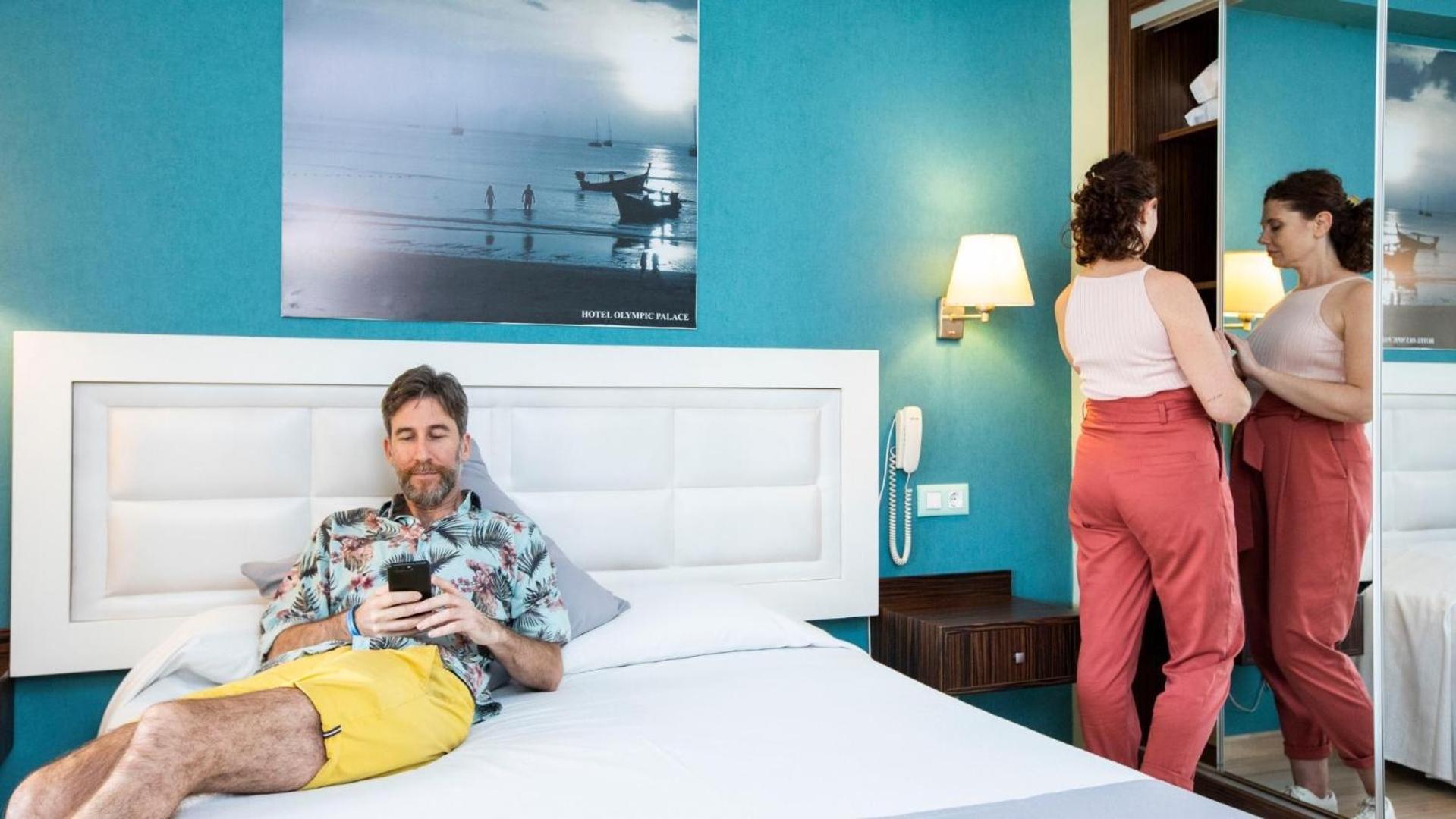 Family Room (2 Adults + 1 Child),1730018223:JPEG