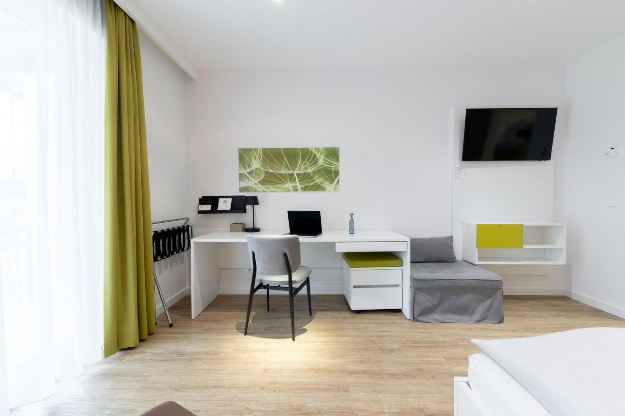 Queen Studio with Kitchen and Balcony