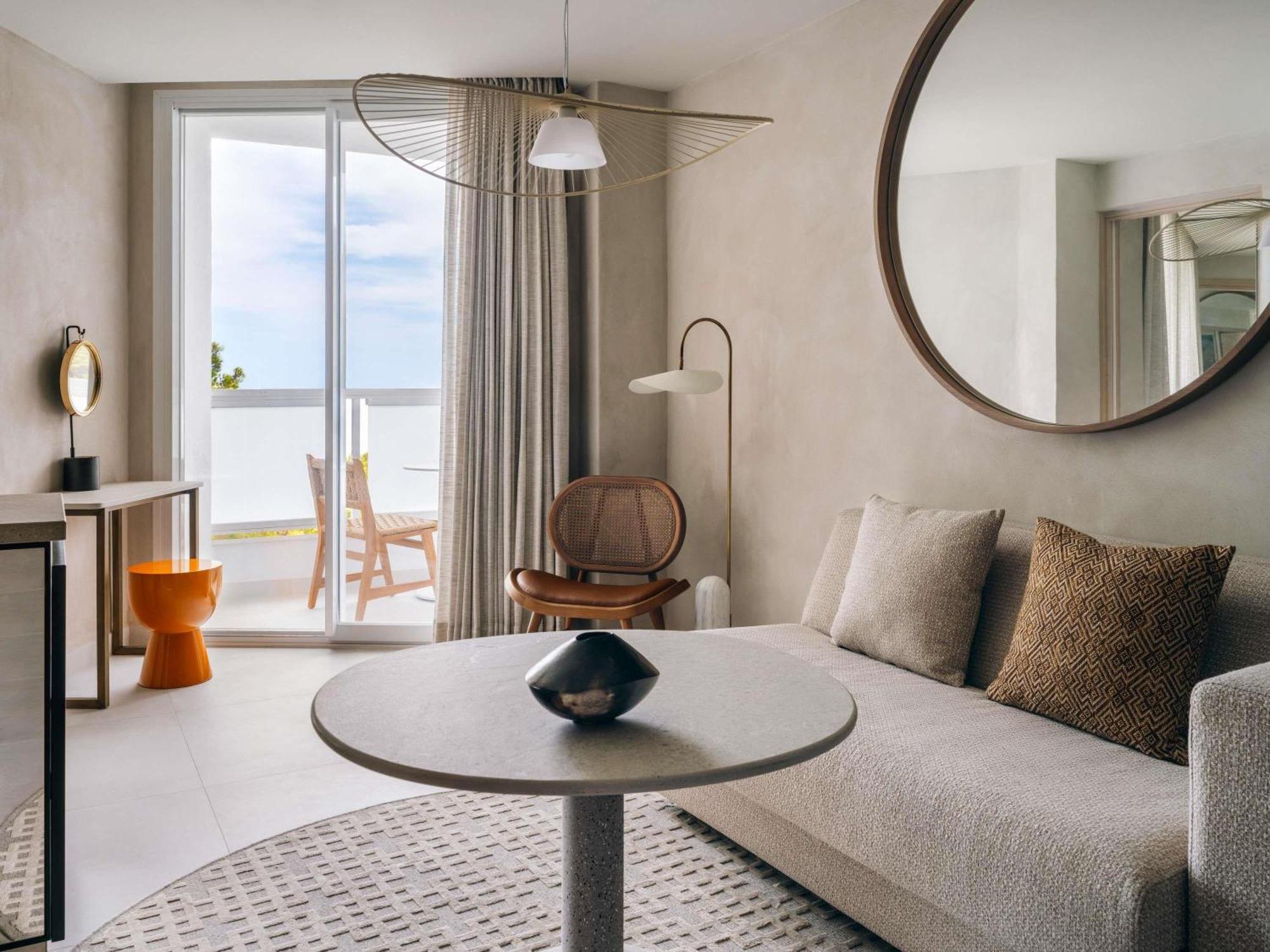One-Bedroom Suite with Sea View