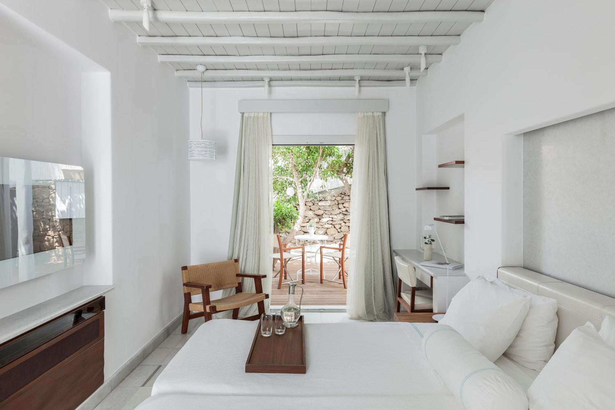 Quarto Standard com Vista Pátio e Banheira de Hidromassagem