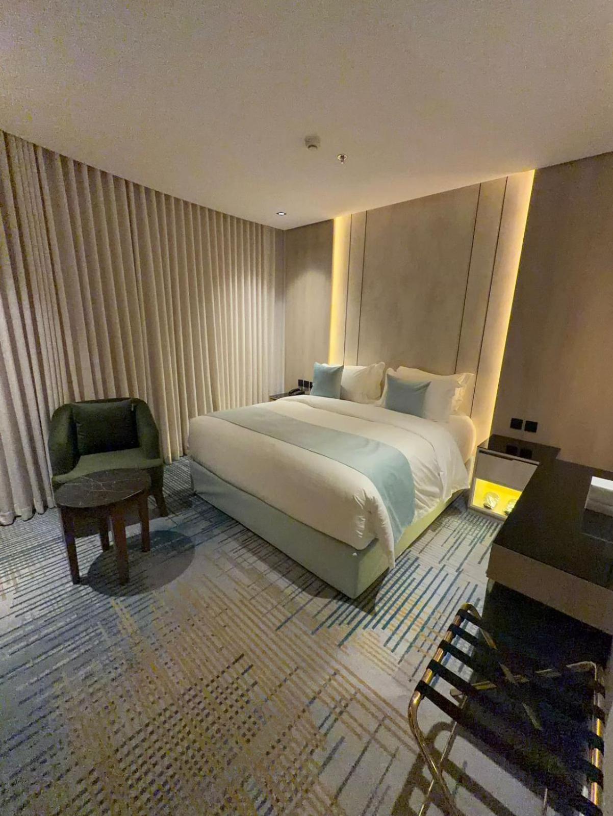 Standard Zimmer mit Kingsize-Bett