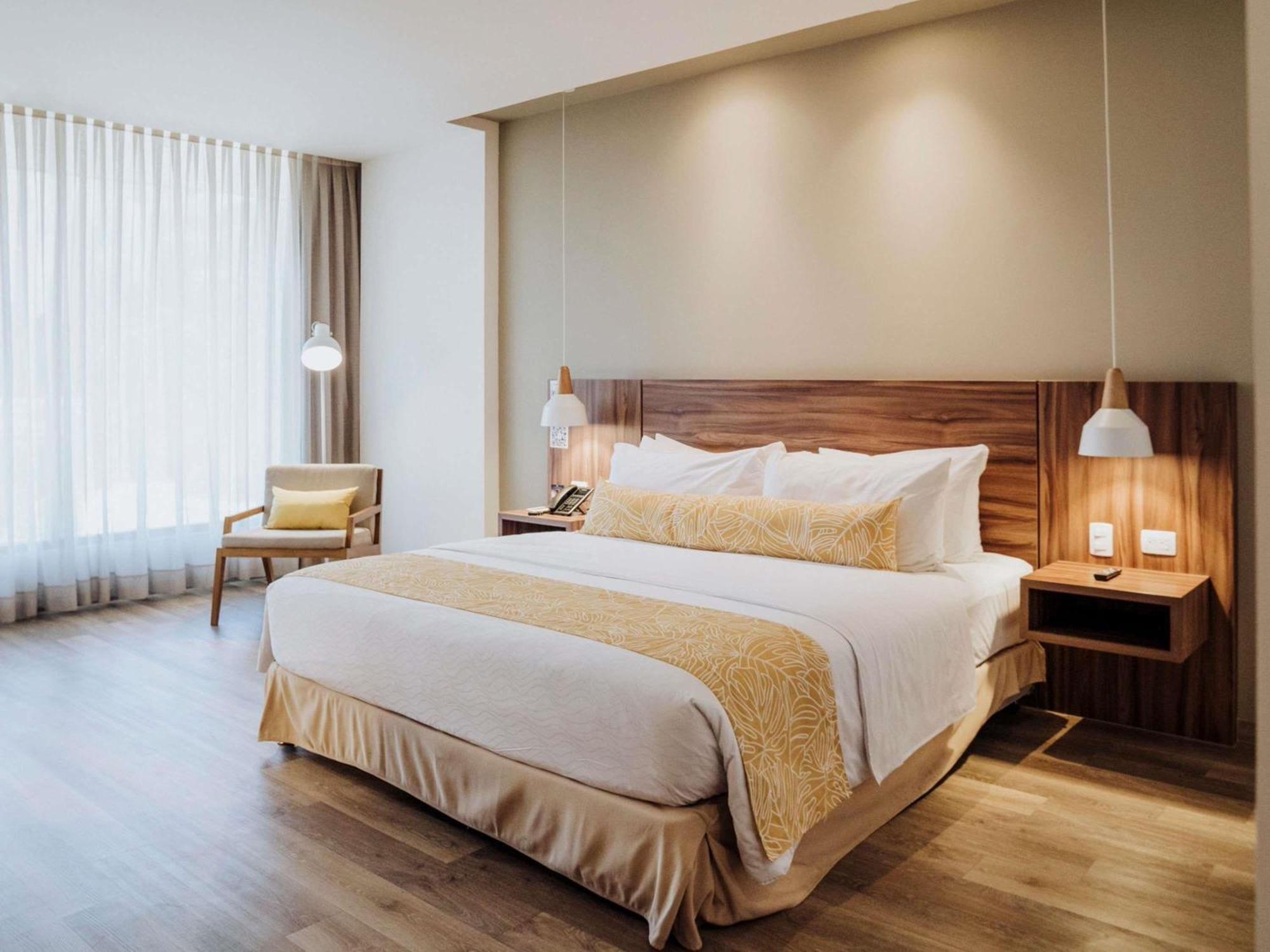 Executive Queen Room,1743148762:JPEG