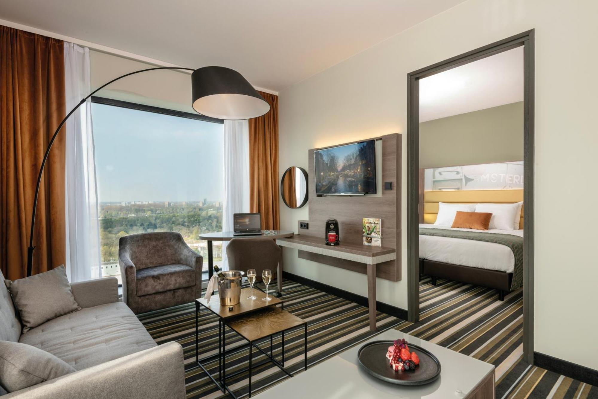Junior Suite met 1 Kingsize Bed en 1 Tweepersoons Slaapbank