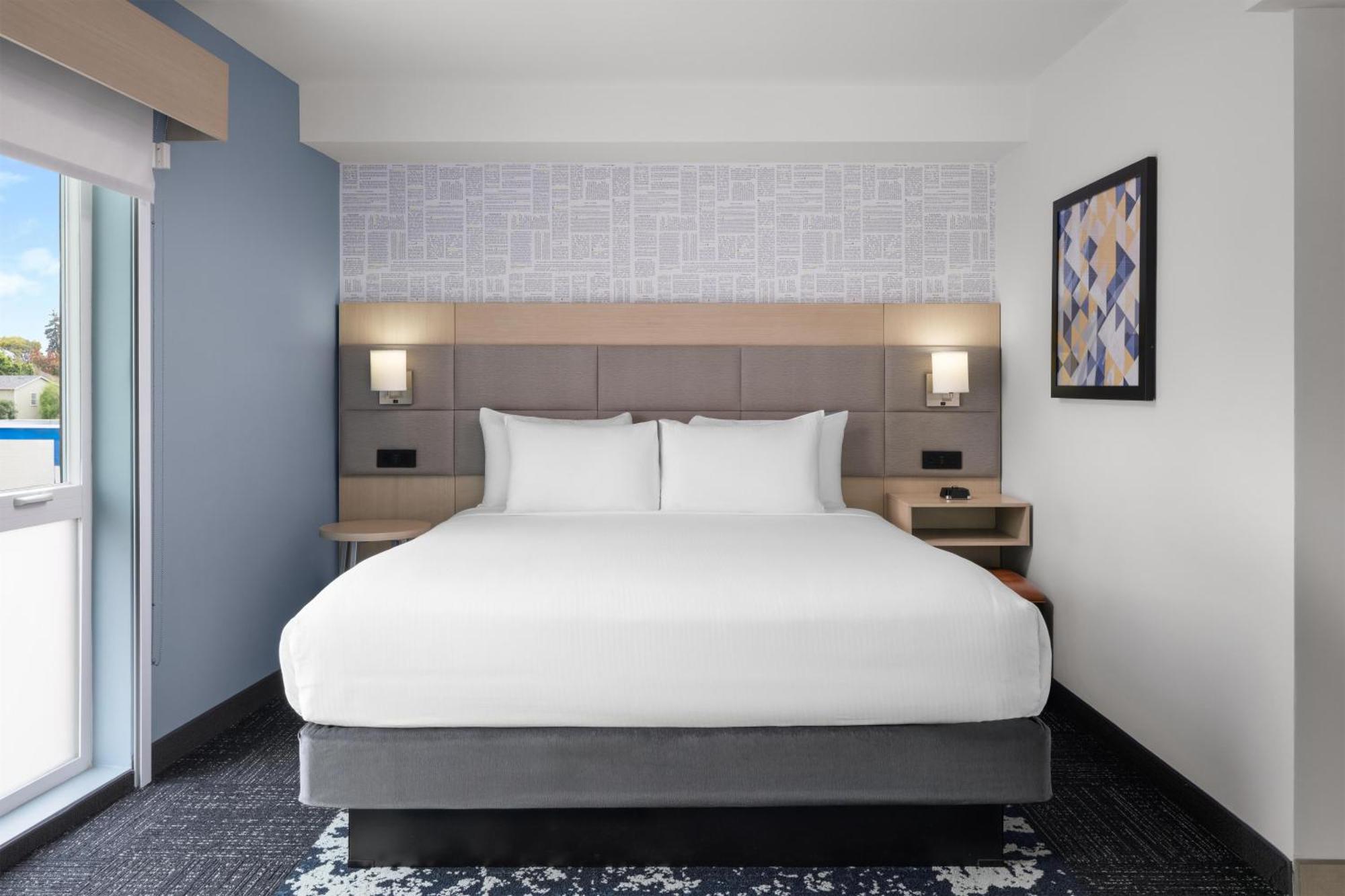 King Room,1743229310:JPEG