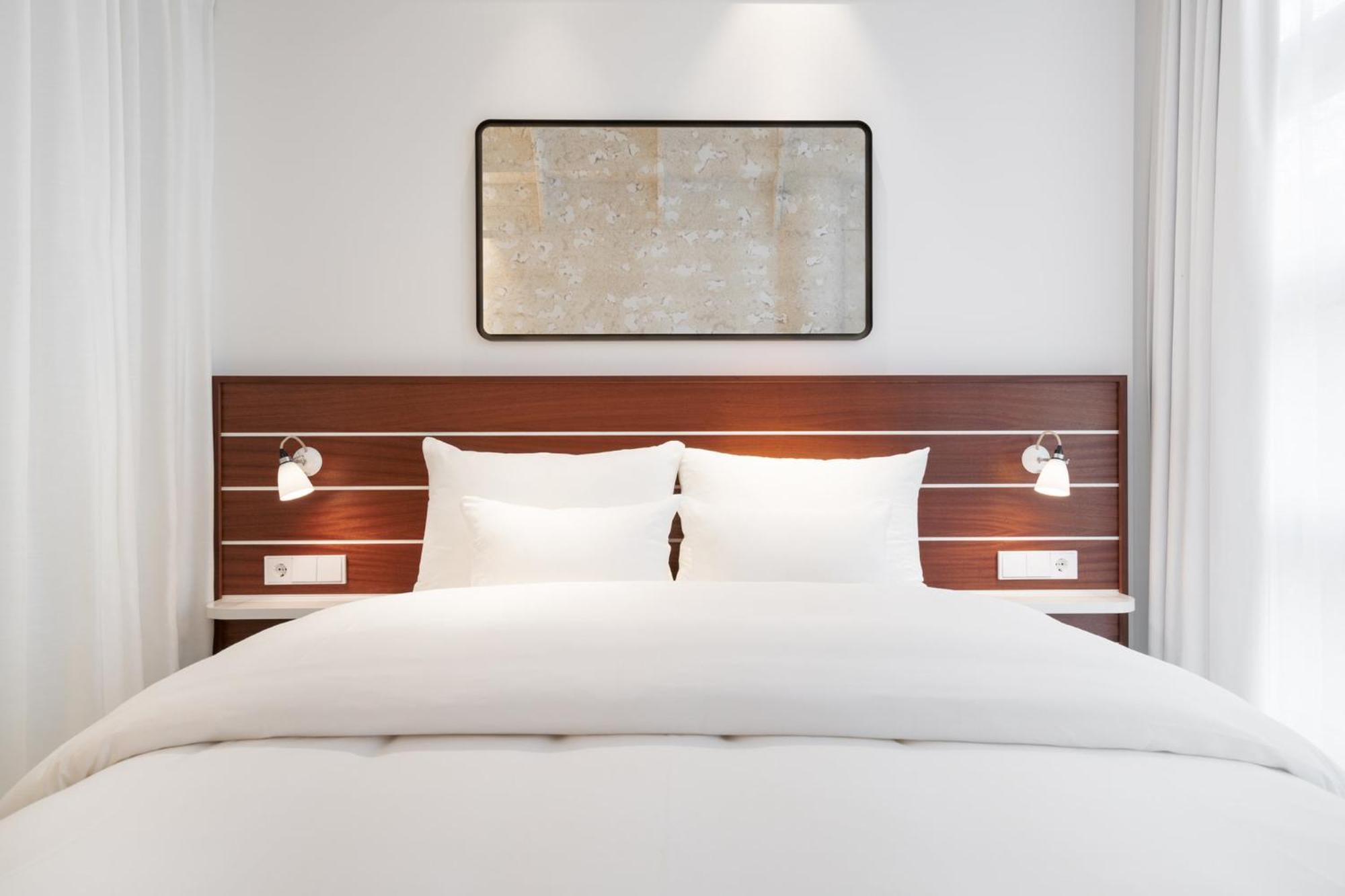 Cosy Canal View Room
