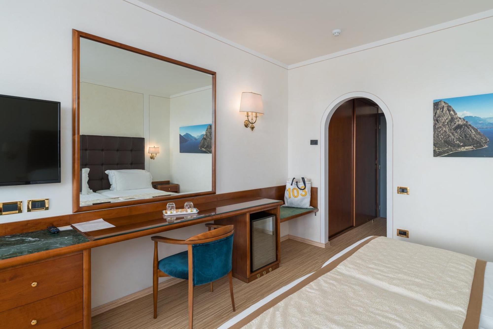 Superior Double or Twin Room Lake View,1771751821:JPEG