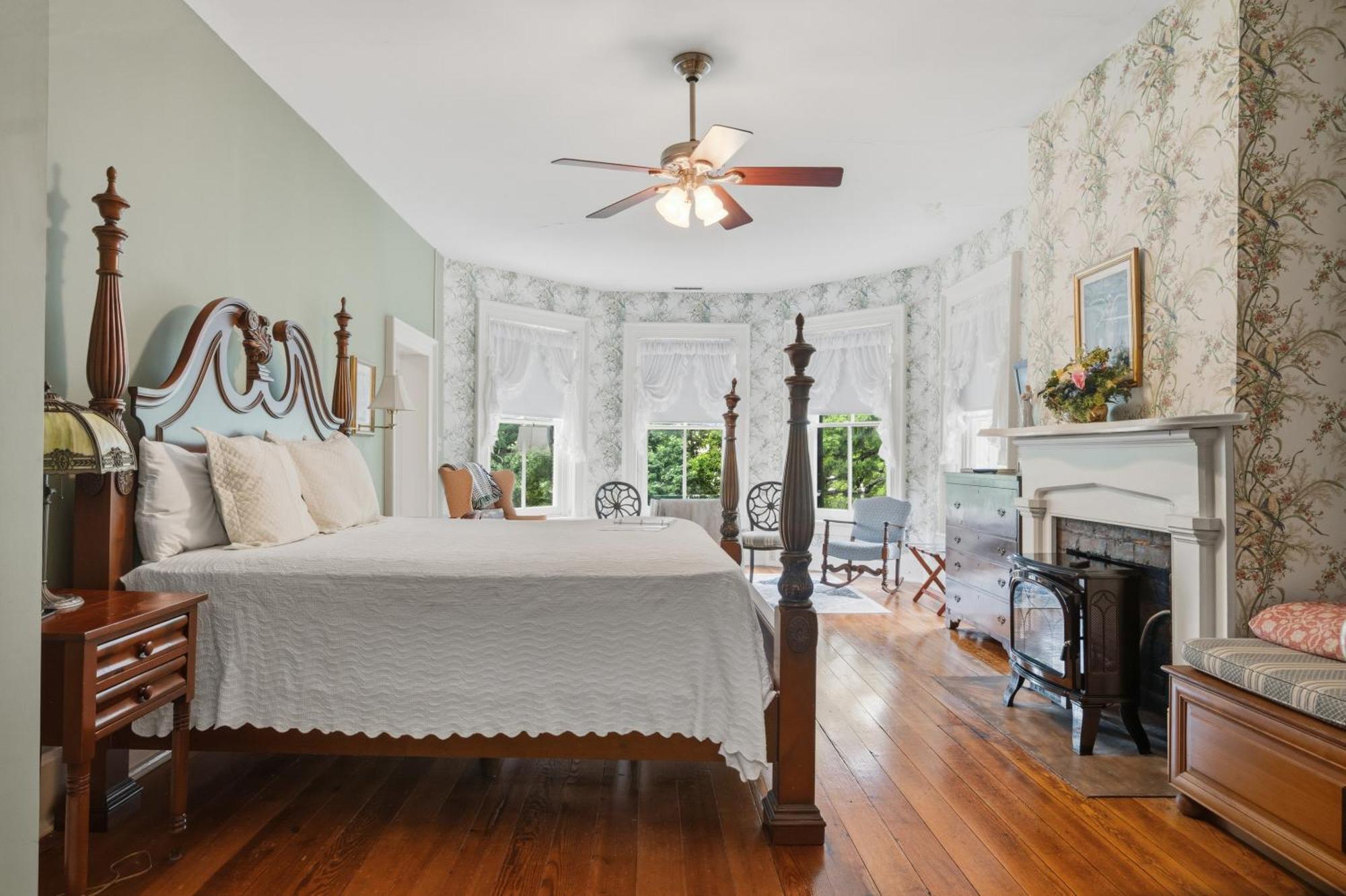 Luxury King Room