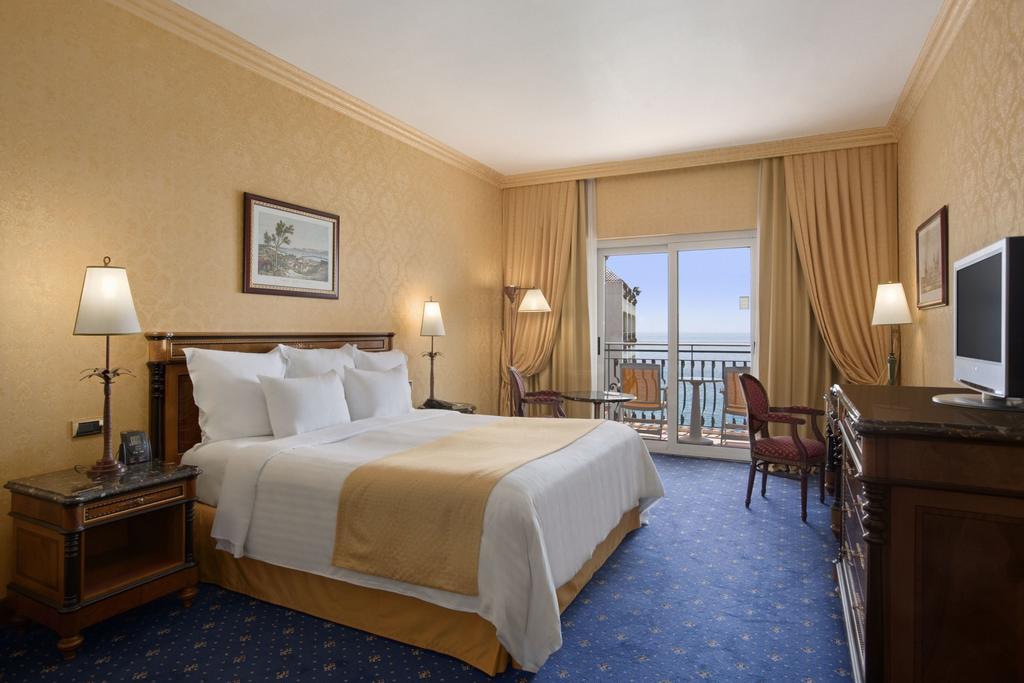 Superior Zimmer mit 2 Queensize-Betten, Balkon und Meerblick - untere Etage