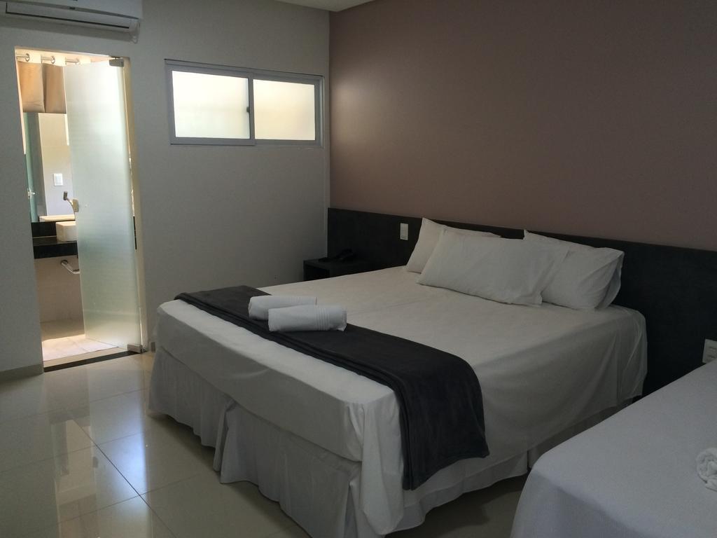 Quarto Triplo com Casa de Banho Privativa