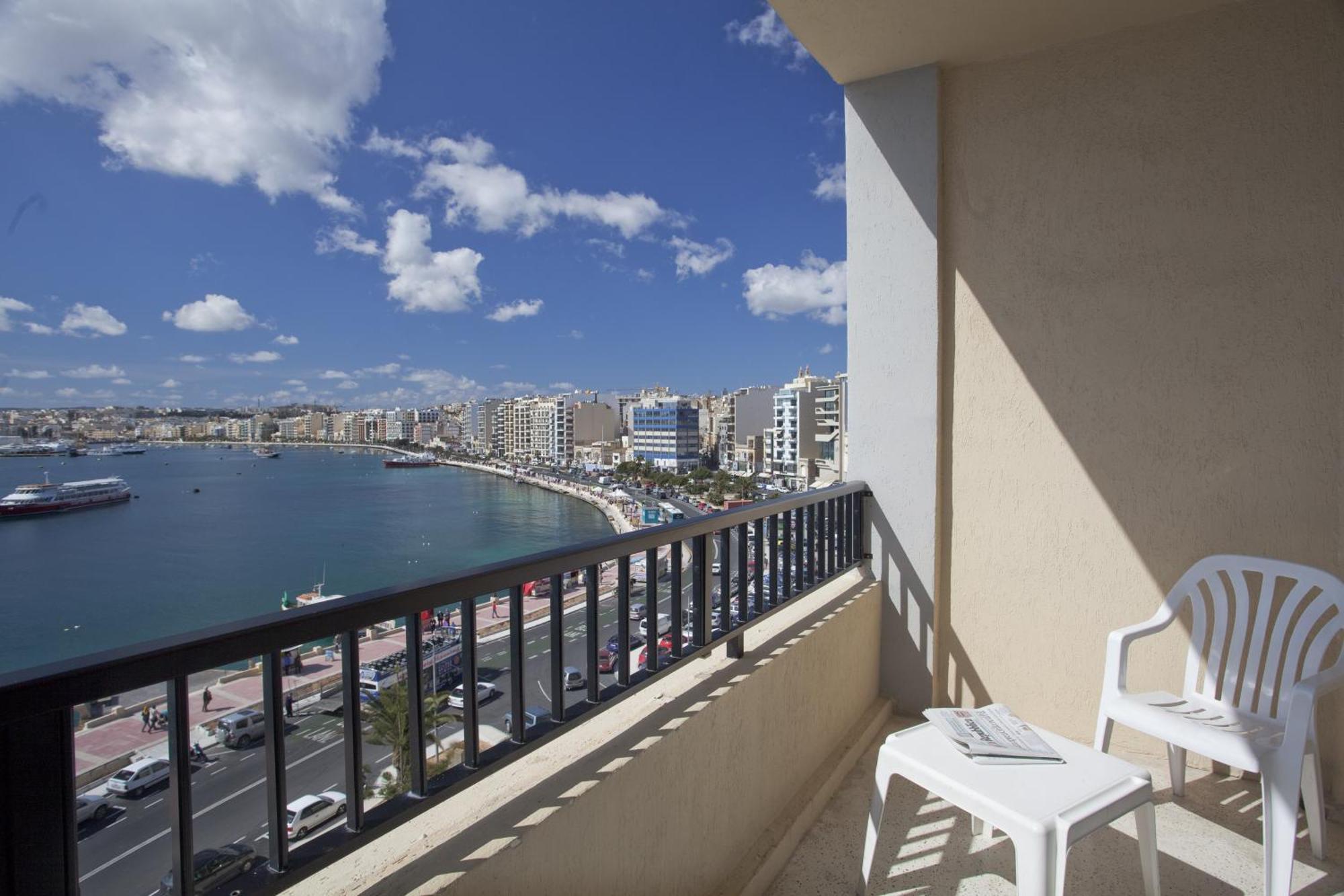 Camera Matrimoniale/Doppia con Letti Singoli con Balcone e Vista Mare