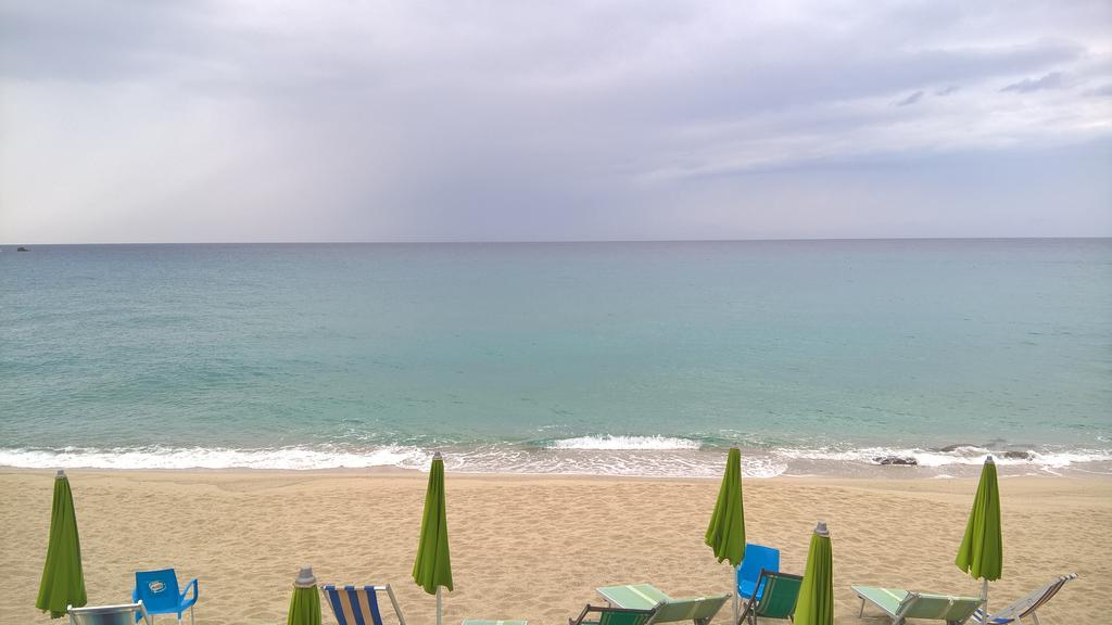 Camera Quadrupla con Vista Mare