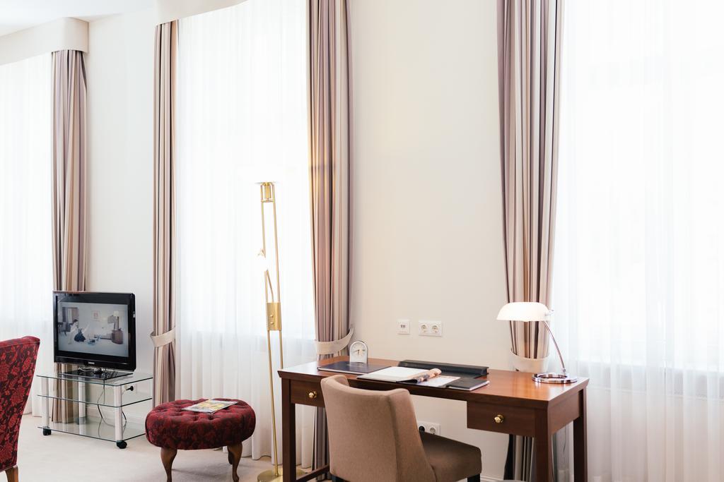 Suite,1018855615:JPEG