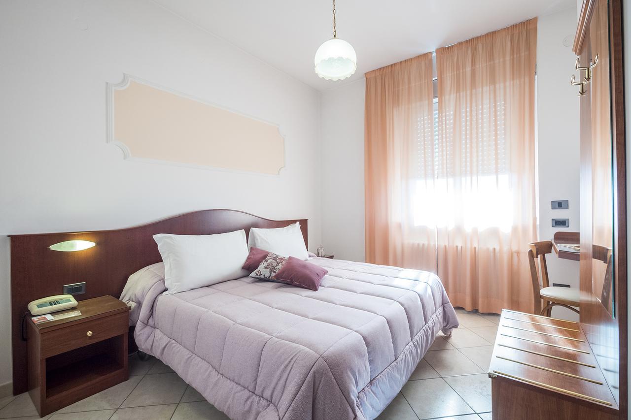 Doppel- oder Zweibettzimmer