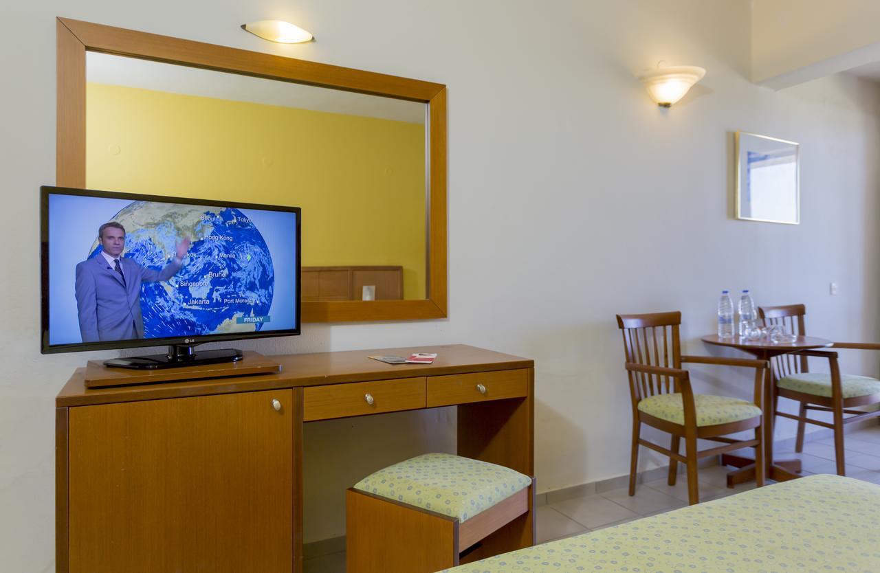 Chambre Double ou Lits Jumeaux - Vue Partielle sur Mer