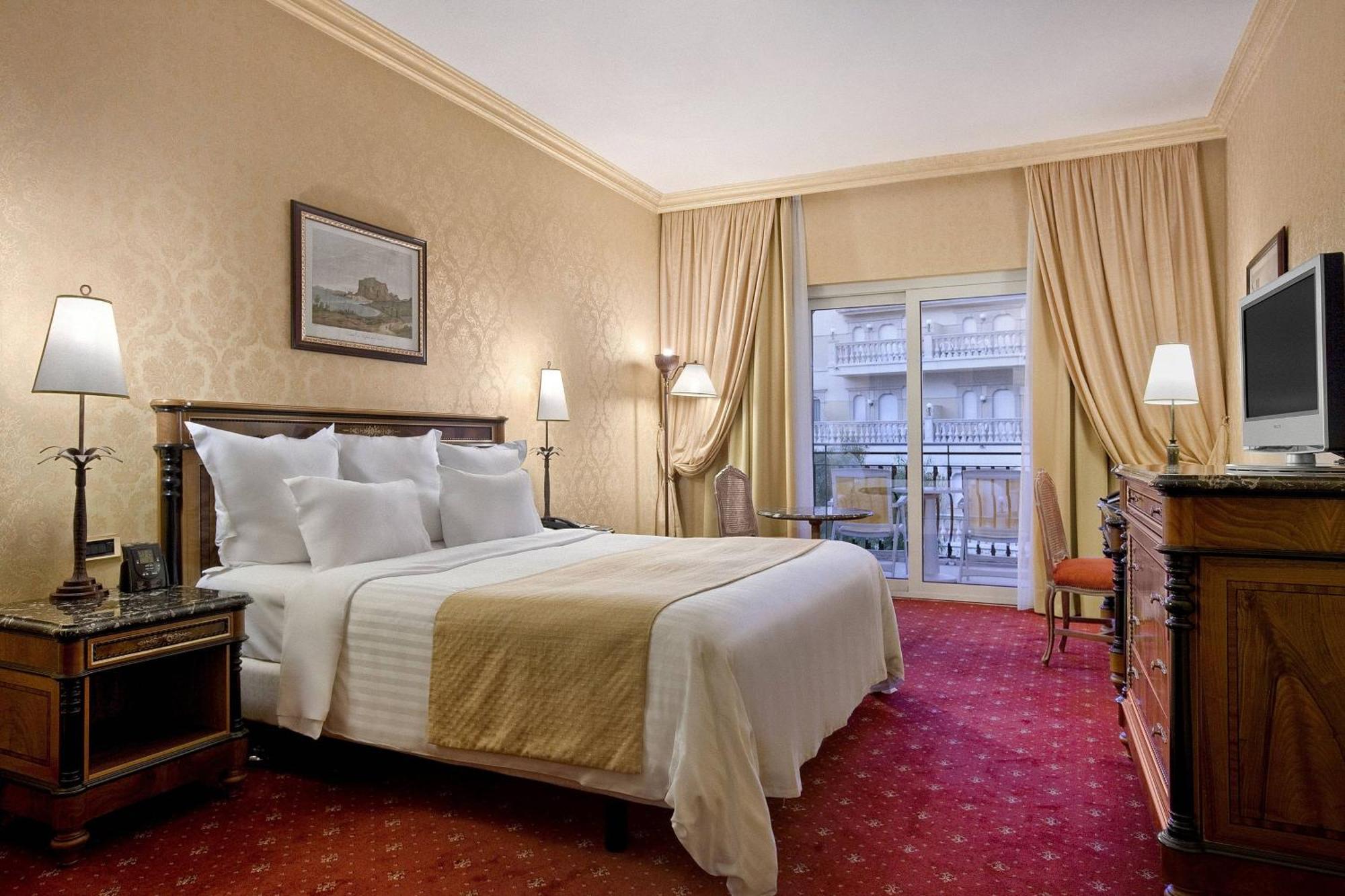 Zimmer mit Kingsize-Bett, Balkon und eingeschränkter Aussicht