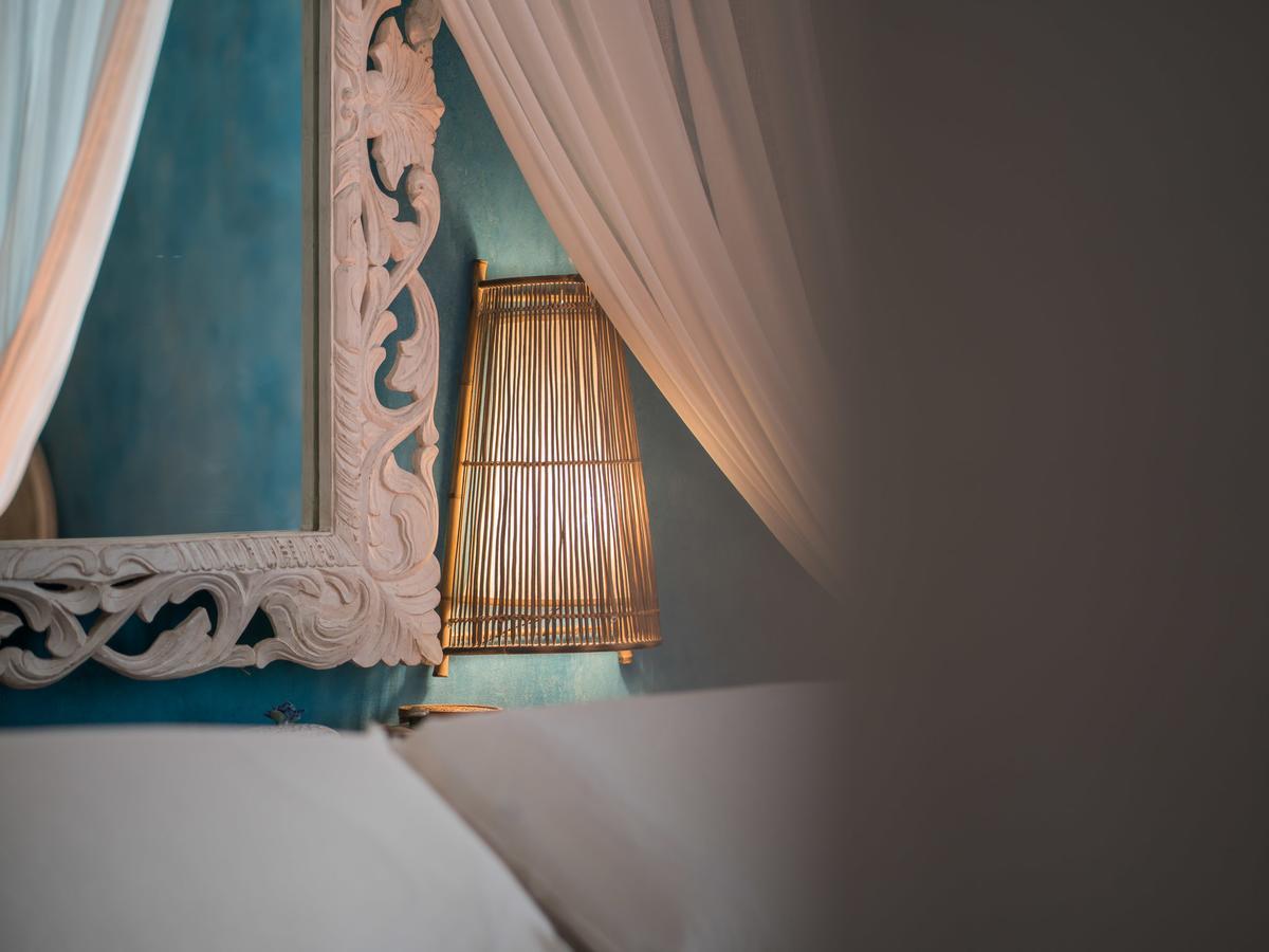Queen Room with Private External Bathroom