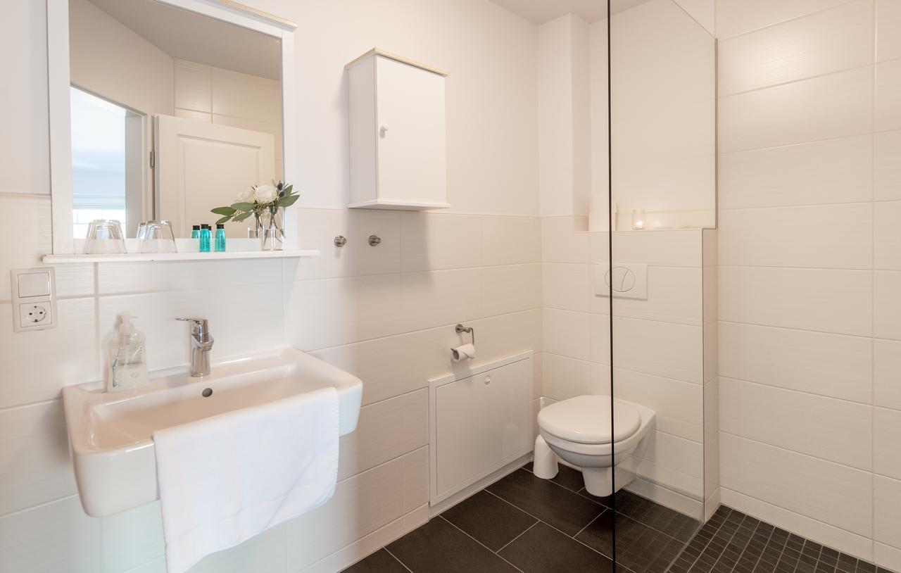 Apartment With Shared Bathroom,635975109:JPEG