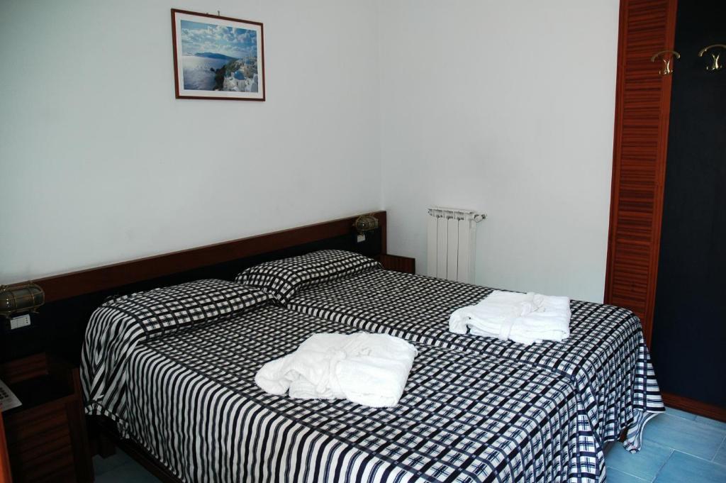 Standard Double or Twin Room,1437487207:JPEG