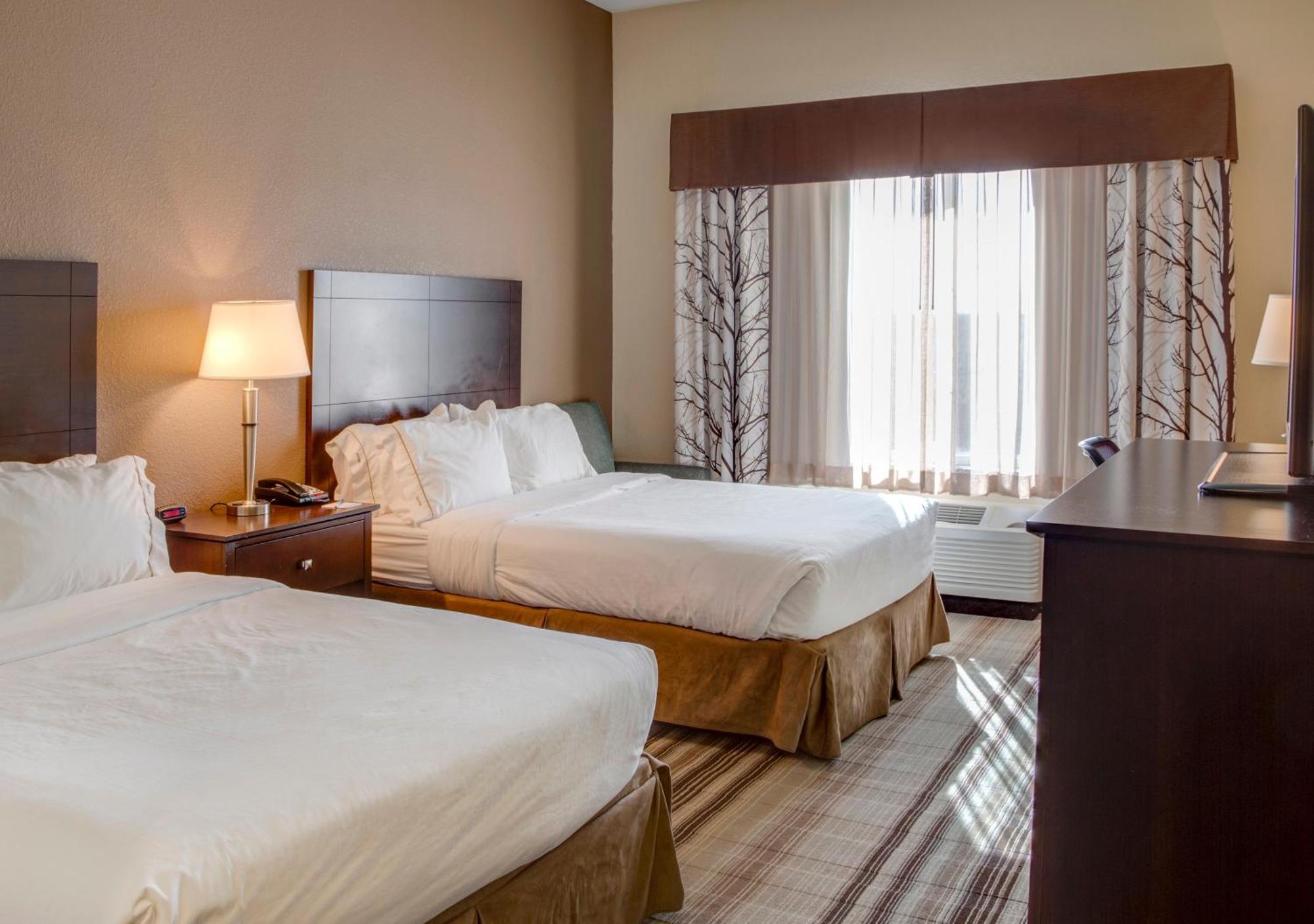 Standard Queen Room with Two Queen Beds