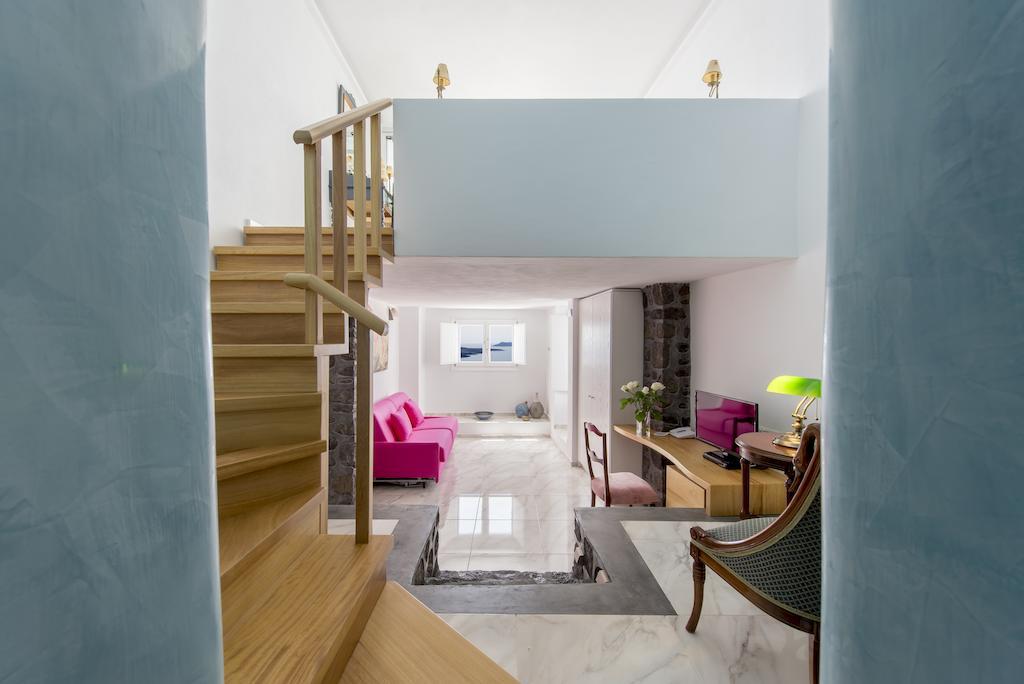 Junior Suite mit Whirlpool und Blick auf die Caldera